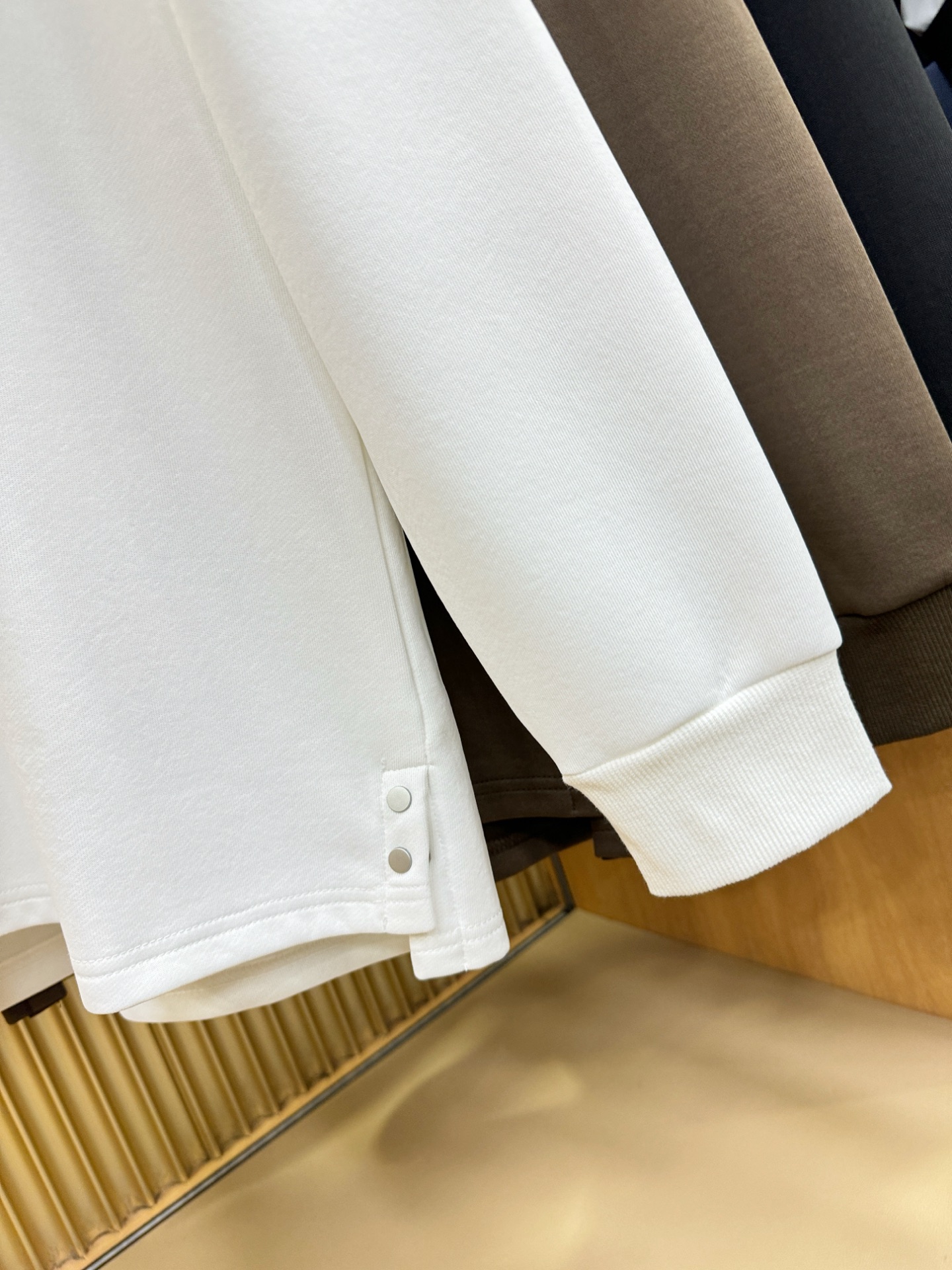 BC布鲁提 2025ss秋冬新品 长袖T恤，经典Logo设计，百搭款 官网同步发售 定制面料，柔软细腻 