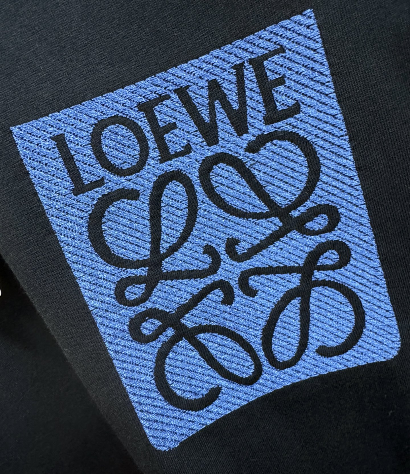 LOEWE罗意威 2025ss秋冬新品 长袖T恤，经典Logo设计，百搭款 官网同步发售 定制面料，柔软