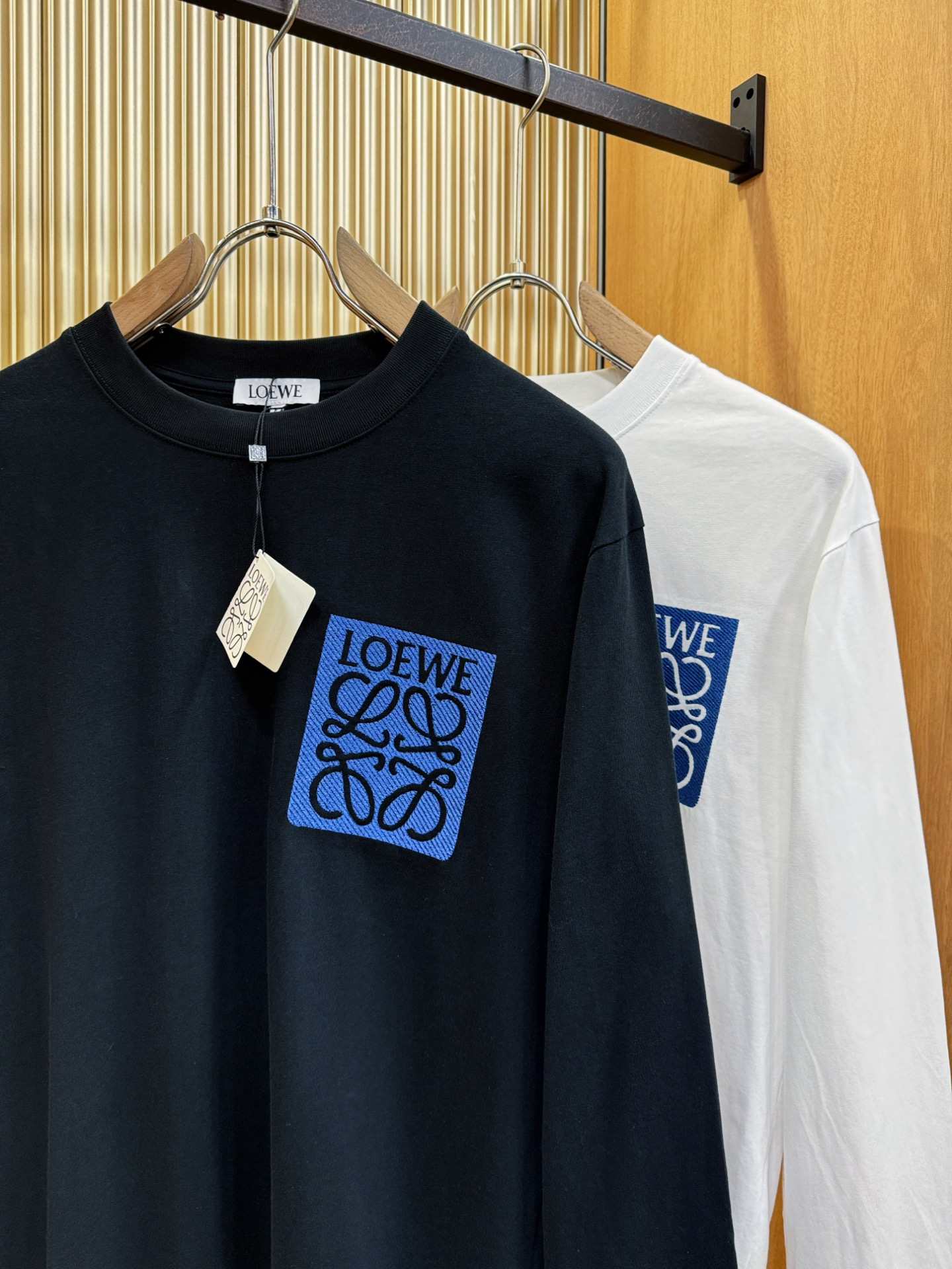 LOEWE罗意威 2025ss秋冬新品 长袖T恤，经典Logo设计，百搭款 官网同步发售 定制面料，柔软
