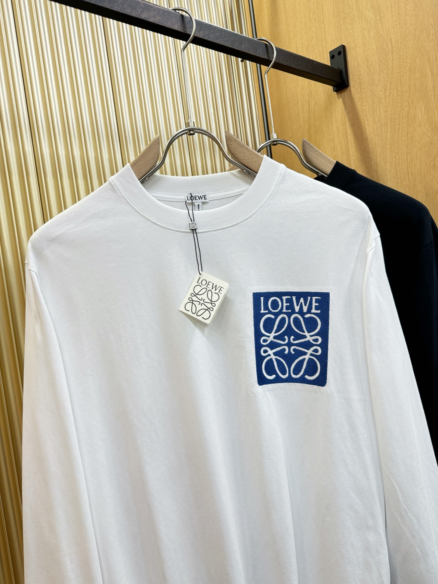 LOEWE罗意威 2025ss秋冬新品 长袖T恤，经典Logo设计，百搭款 官网同步发售 定制面料，柔软