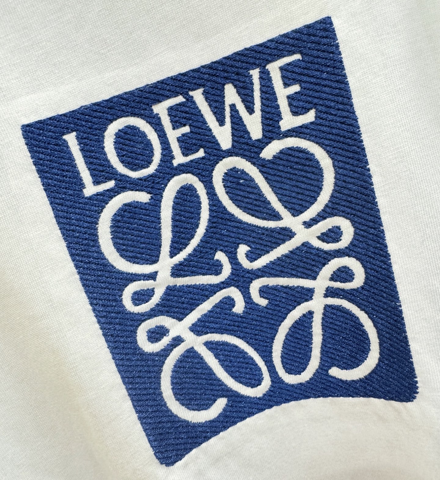 LOEWE罗意威 2025ss秋冬新品 长袖T恤，经典Logo设计，百搭款 官网同步发售 定制面料，柔软