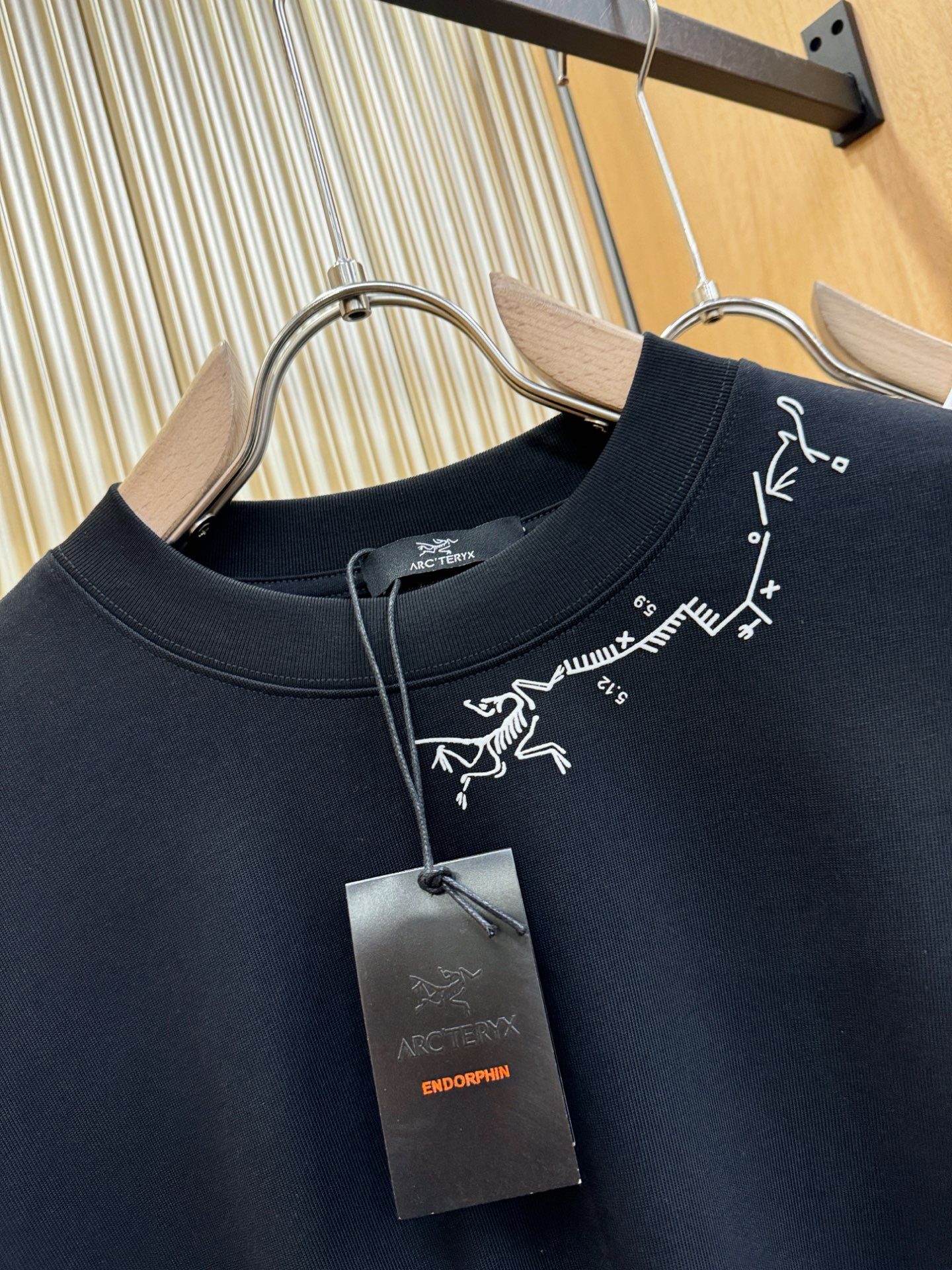 ARC‘TERYX/始祖鸟 2025ss秋冬新品 长袖T恤，经典Logo设计，百搭款 官网同步发售 定制