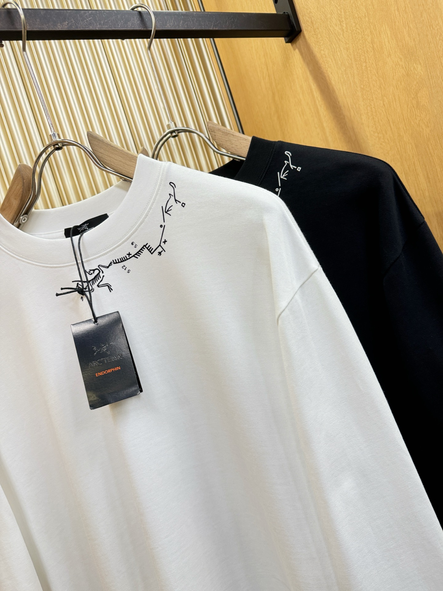 ARC‘TERYX/始祖鸟 2025ss秋冬新品 长袖T恤，经典Logo设计，百搭款 官网同步发售 定制