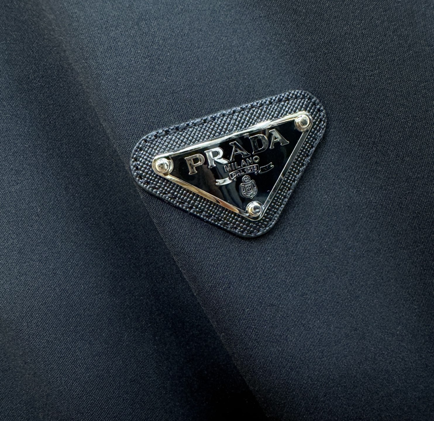 PRADA 普拉达 2025ss秋冬新品 长袖T恤，经典Logo设计，百搭款 官网同步发售 定制面料，柔