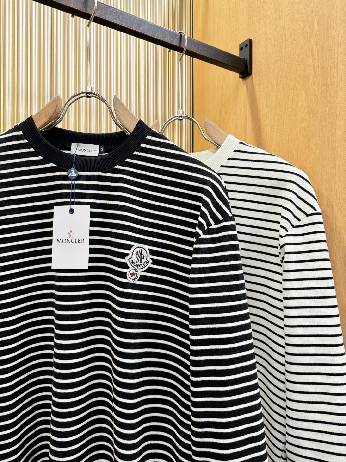Moncler蒙口 2025ss秋冬新品 长袖T恤，经典Logo设计，百搭款 官网同步发售 定制面料，柔