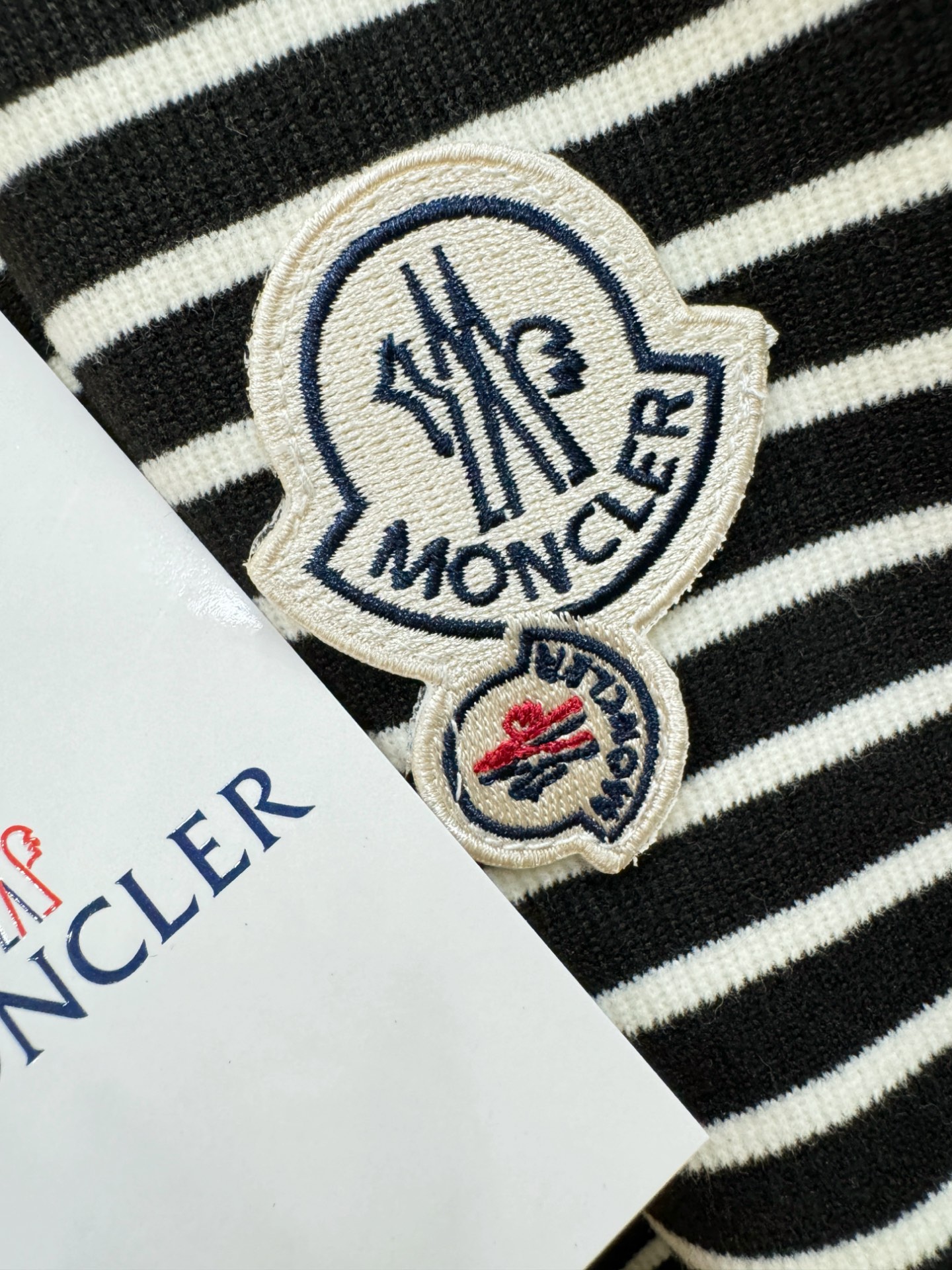 Moncler蒙口 2025ss秋冬新品 长袖T恤，经典Logo设计，百搭款 官网同步发售 定制面料，柔