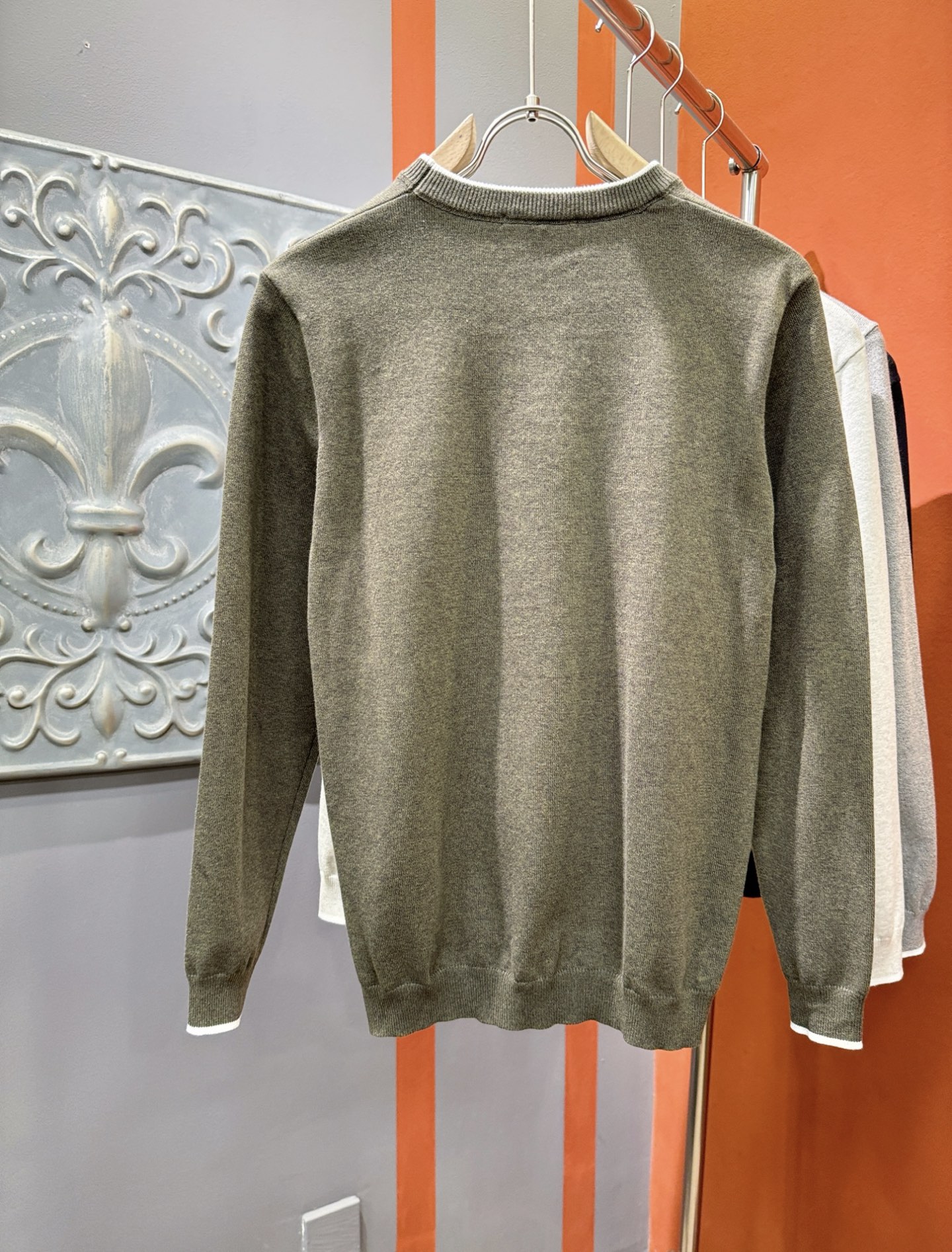 LV路易威登 新款毛衣，胸前logo设计！贸易公司渠道稀出，同步官网发售！秋冬系列经典设计！此款毛衣甄选