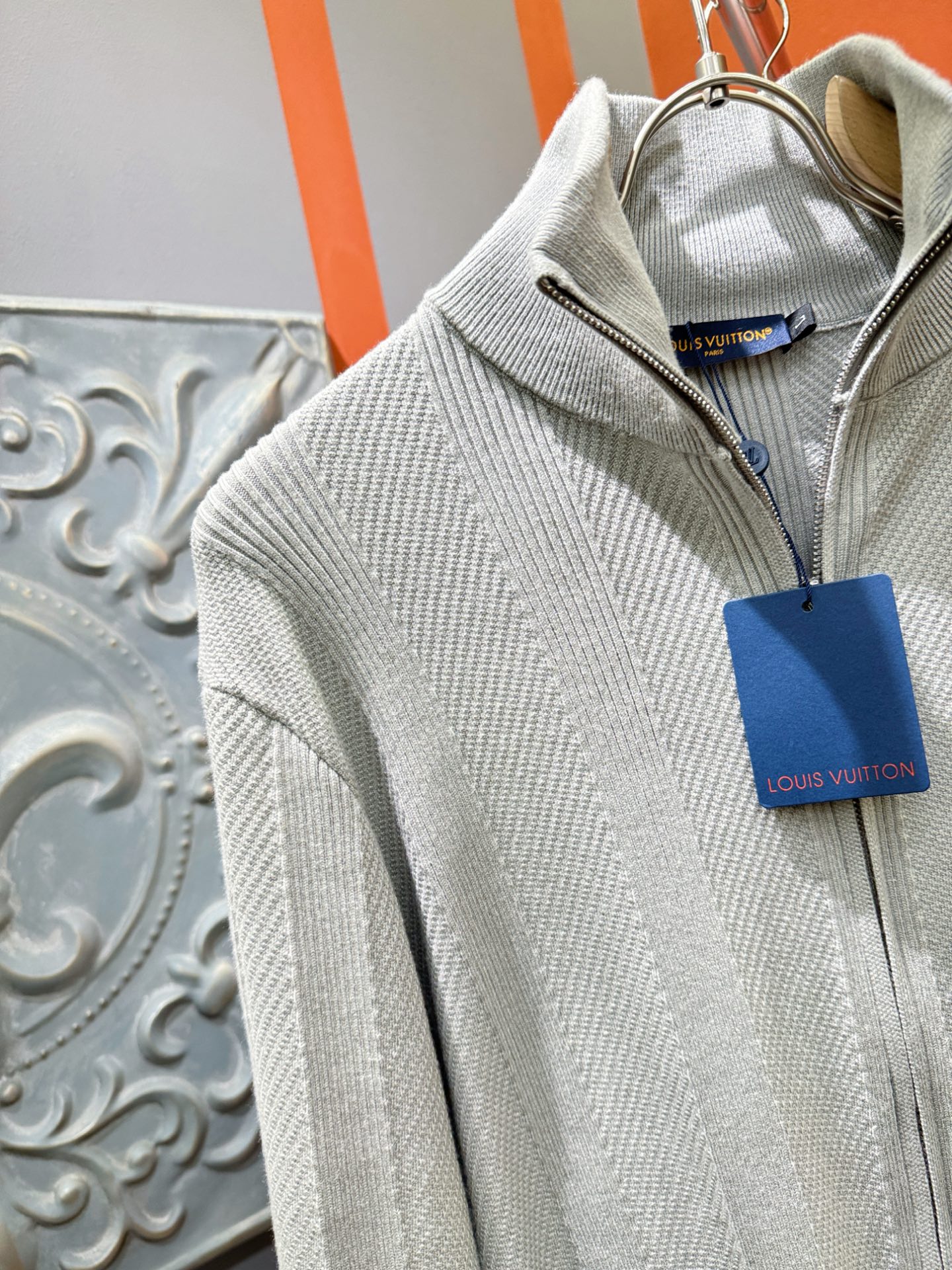 LV路易威登 新款拉链毛衣开衫，手感柔软。 logo图案设计，贸易公司渠道稀出，同步官网发售！秋冬系列经
