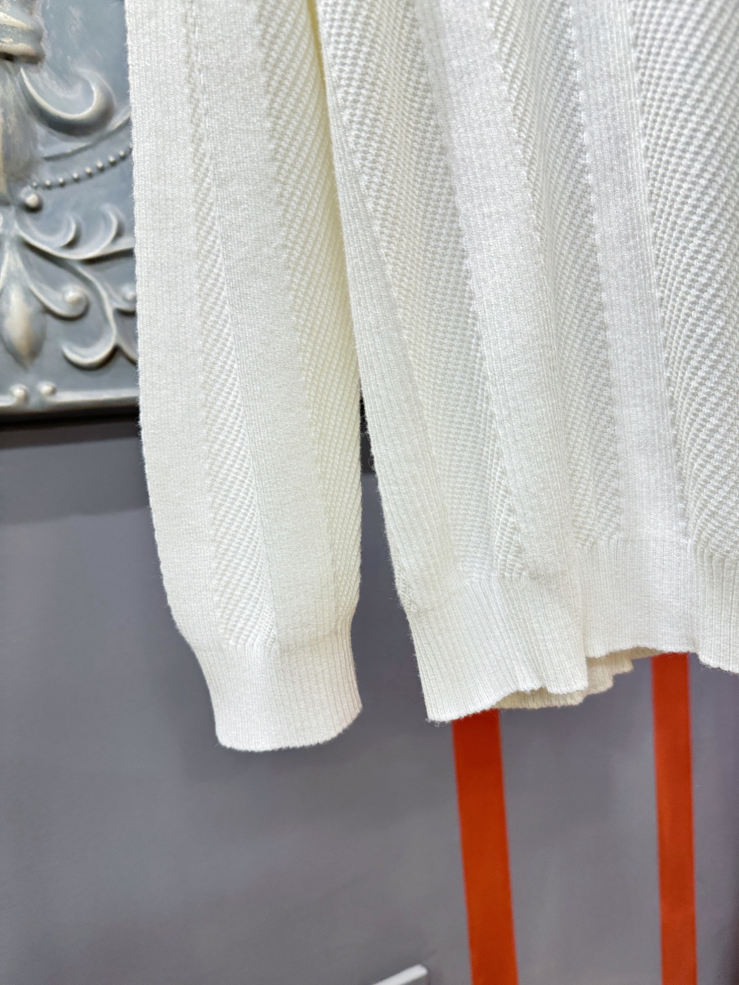 LV路易威登 新款拉链毛衣开衫，手感柔软。 logo图案设计，贸易公司渠道稀出，同步官网发售！秋冬系列经