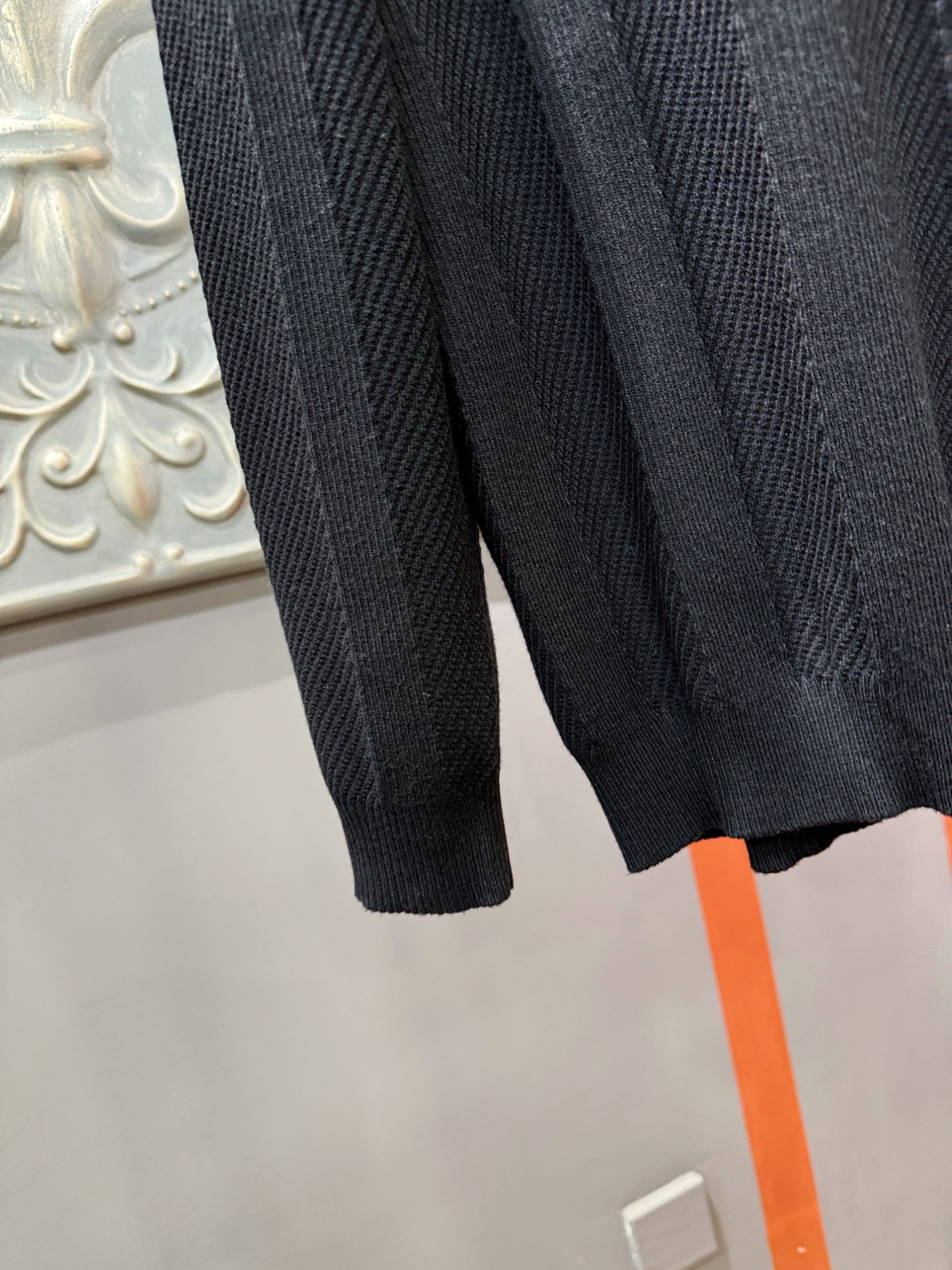 LV路易威登 新款拉链毛衣开衫，手感柔软。 logo图案设计，贸易公司渠道稀出，同步官网发售！秋冬系列经