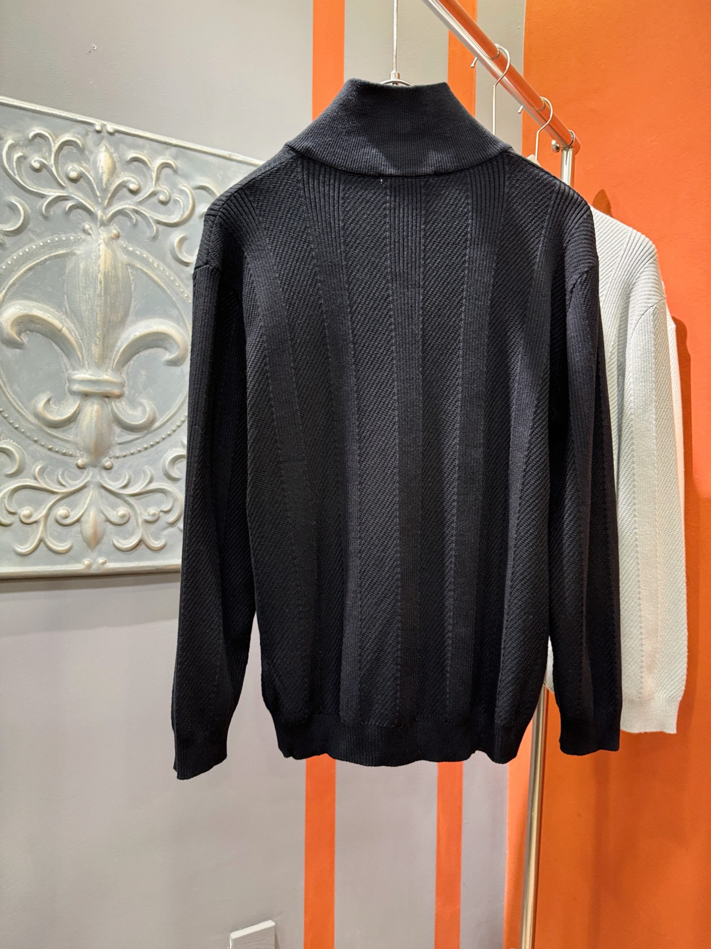 LV路易威登 新款拉链毛衣开衫，手感柔软。 logo图案设计，贸易公司渠道稀出，同步官网发售！秋冬系列经