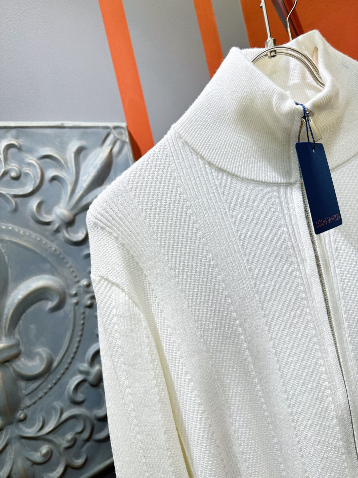 LV路易威登 新款拉链毛衣开衫，手感柔软。 logo图案设计，贸易公司渠道稀出，同步官网发售！秋冬系列经