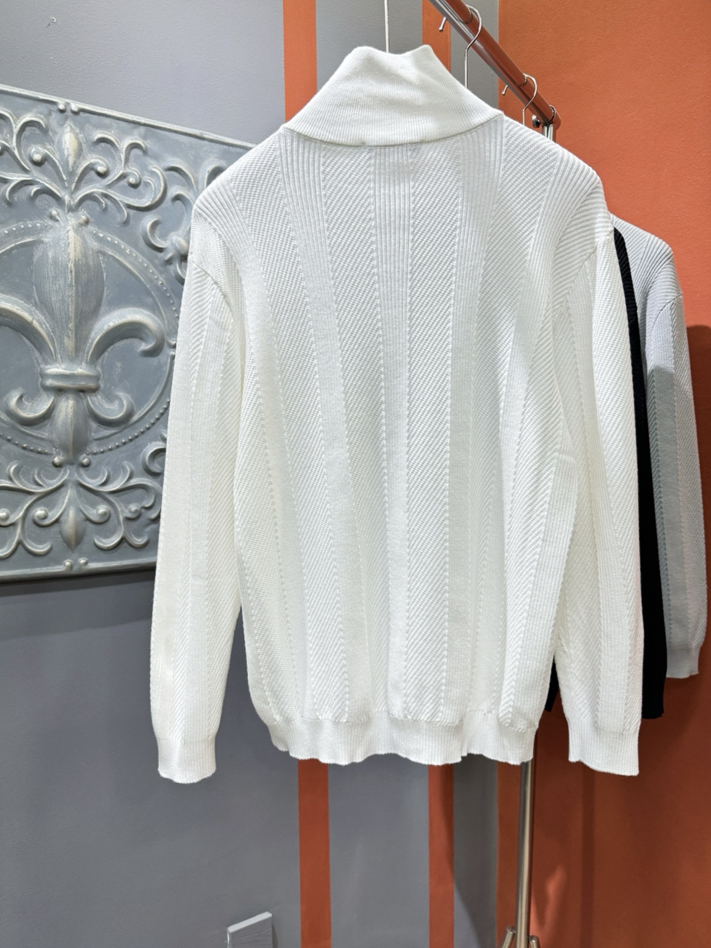 LV路易威登 新款拉链毛衣开衫，手感柔软。 logo图案设计，贸易公司渠道稀出，同步官网发售！秋冬系列经