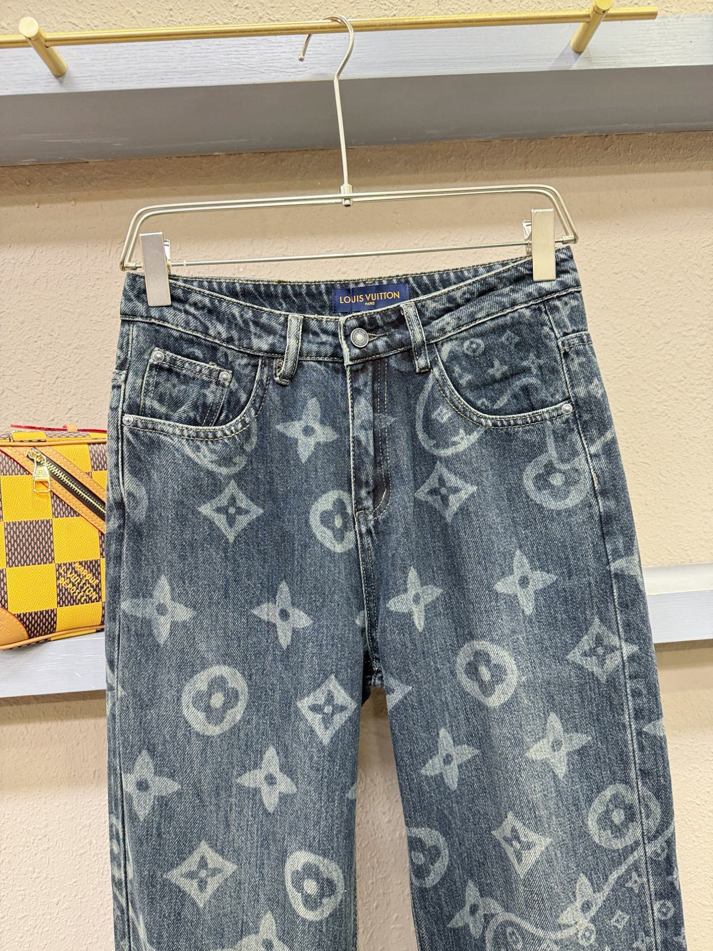 LV路易威登 2025专柜新品，原版牛仔裤 原版重工打造，品牌经典LOGO设计，三标齐全！原版五金辅料。