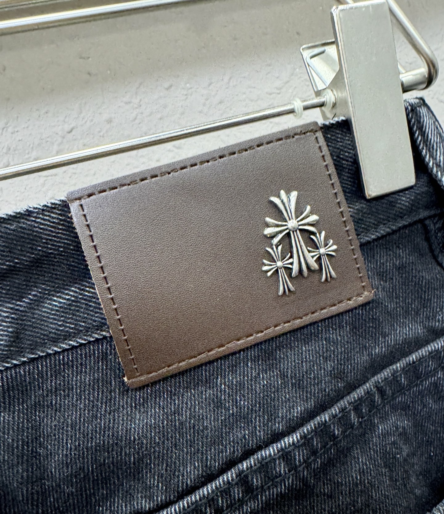 CHROME HEARTS 克罗心 2025专柜新品，原版牛仔裤 原版重工打造，品牌经典LOGO设计，三