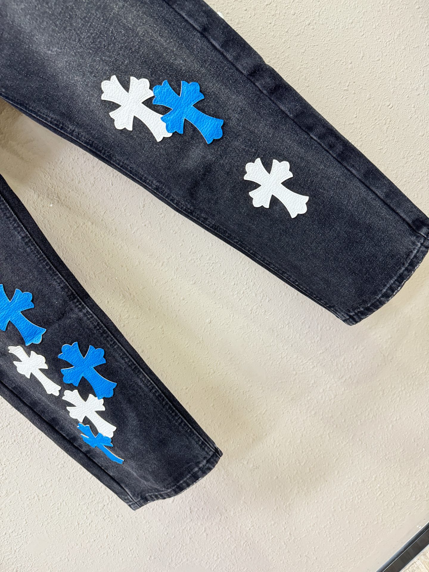 CHROME HEARTS 克罗心 2025专柜新品，原版牛仔裤 原版重工打造，品牌经典LOGO设计，三