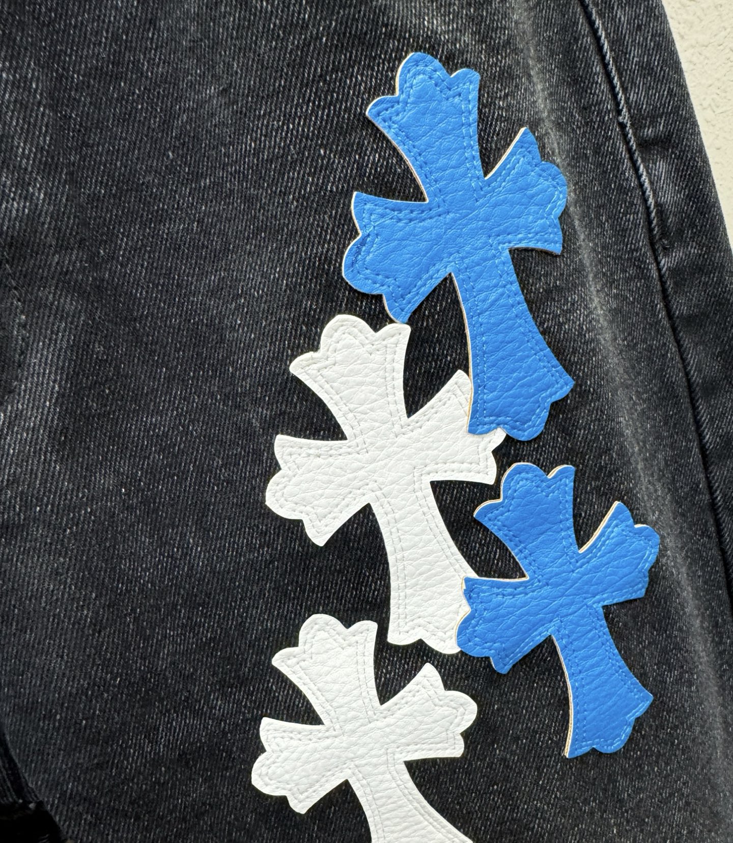 CHROME HEARTS 克罗心 2025专柜新品，原版牛仔裤 原版重工打造，品牌经典LOGO设计，三