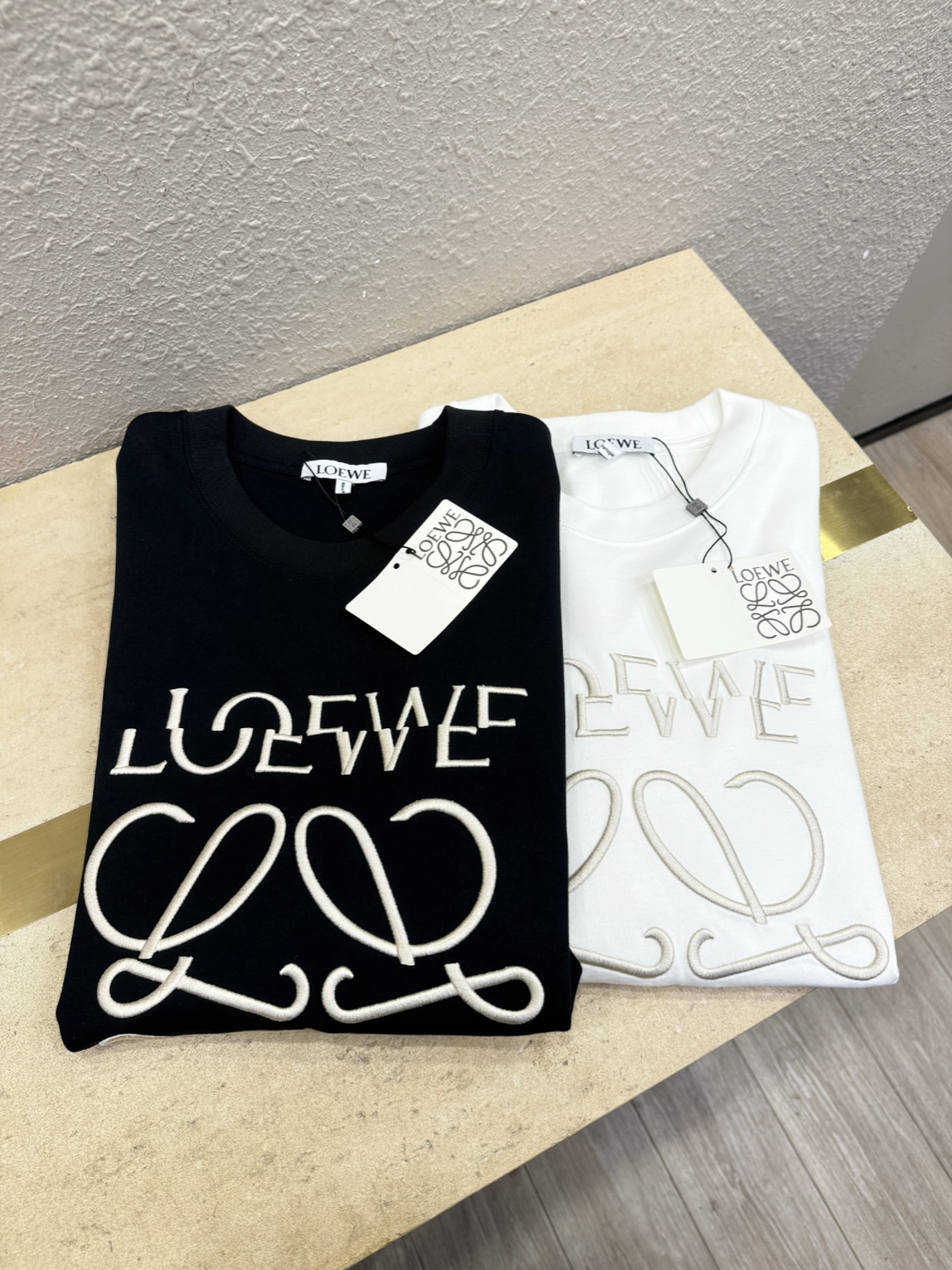 LOEWE罗意威 2025ss秋冬新品 长袖T恤，经典Logo设计，百搭款 官网同步发售 定制面料，柔软