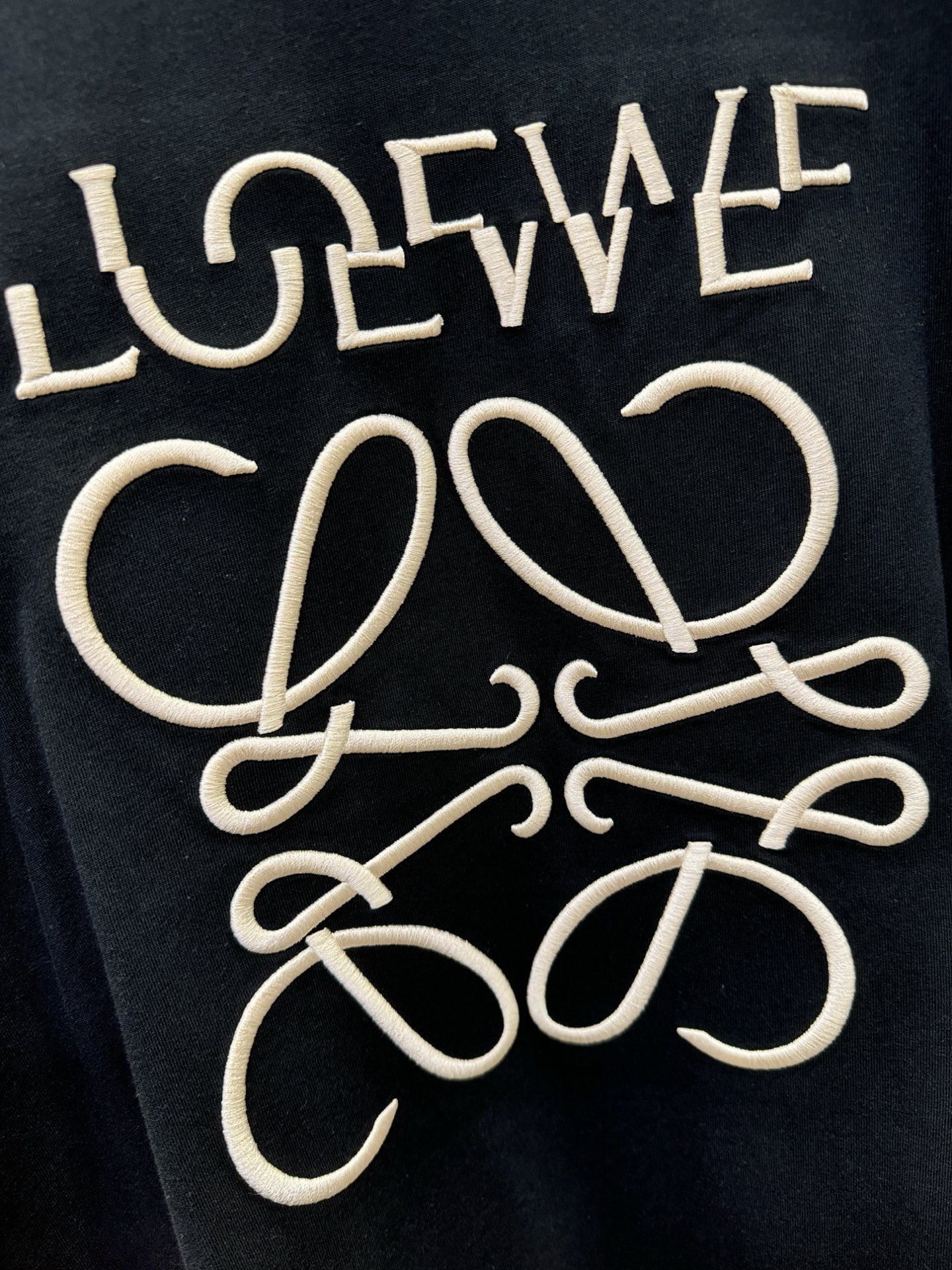 LOEWE罗意威 2025ss秋冬新品 长袖T恤，经典Logo设计，百搭款 官网同步发售 定制面料，柔软