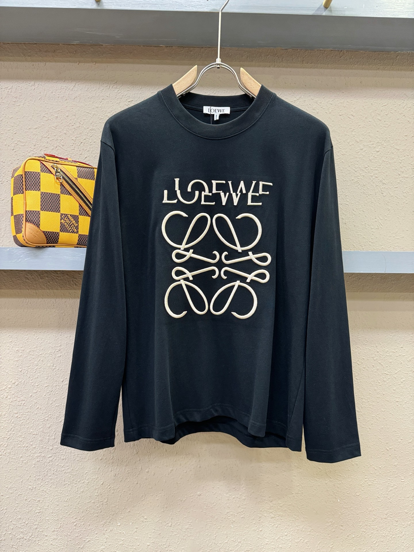 LOEWE罗意威 2025ss秋冬新品 长袖T恤，经典Logo设计，百搭款 官网同步发售 定制面料，柔软