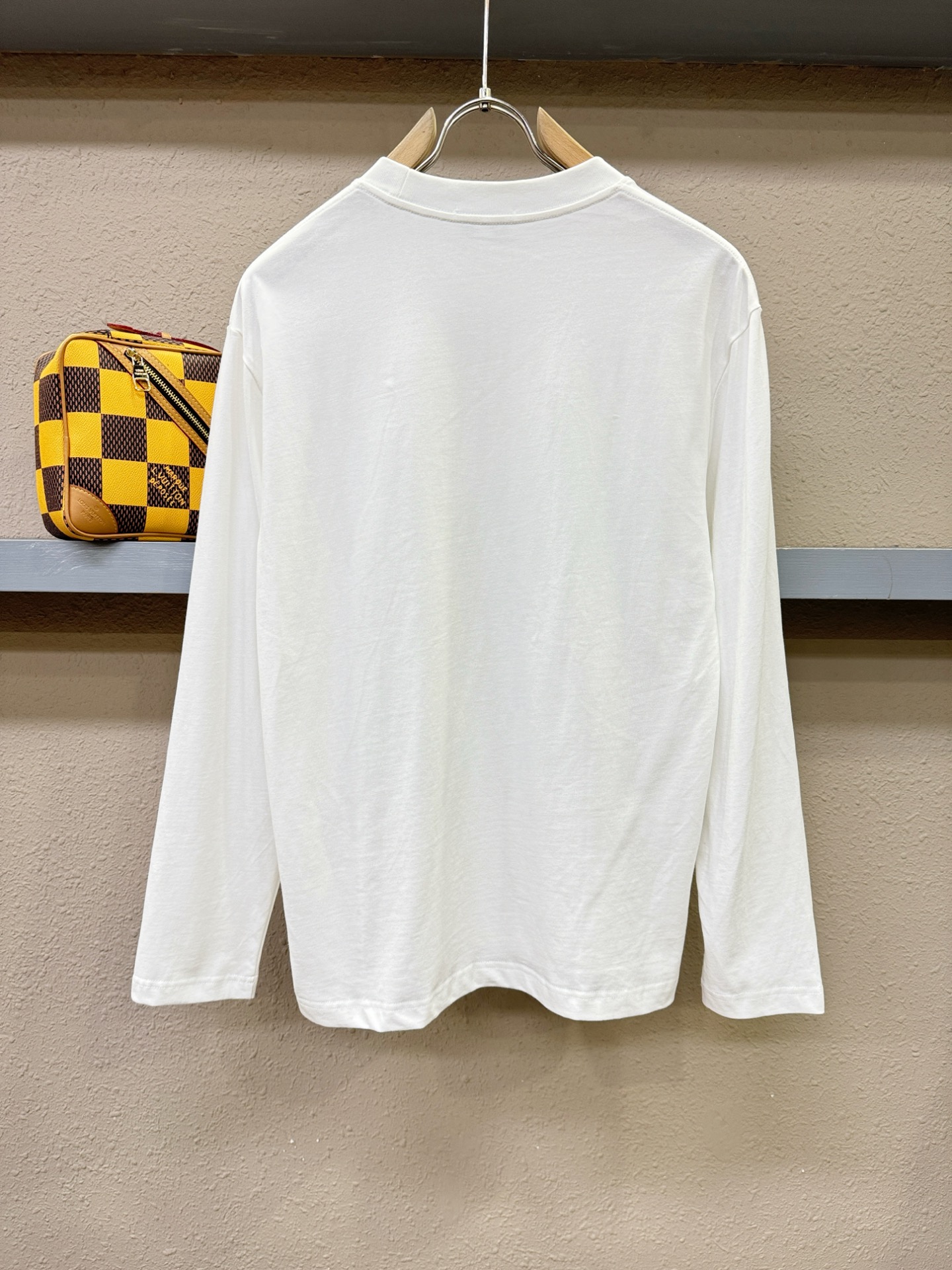 LOEWE罗意威 2025ss秋冬新品 长袖T恤，经典Logo设计，百搭款 官网同步发售 定制面料，柔软