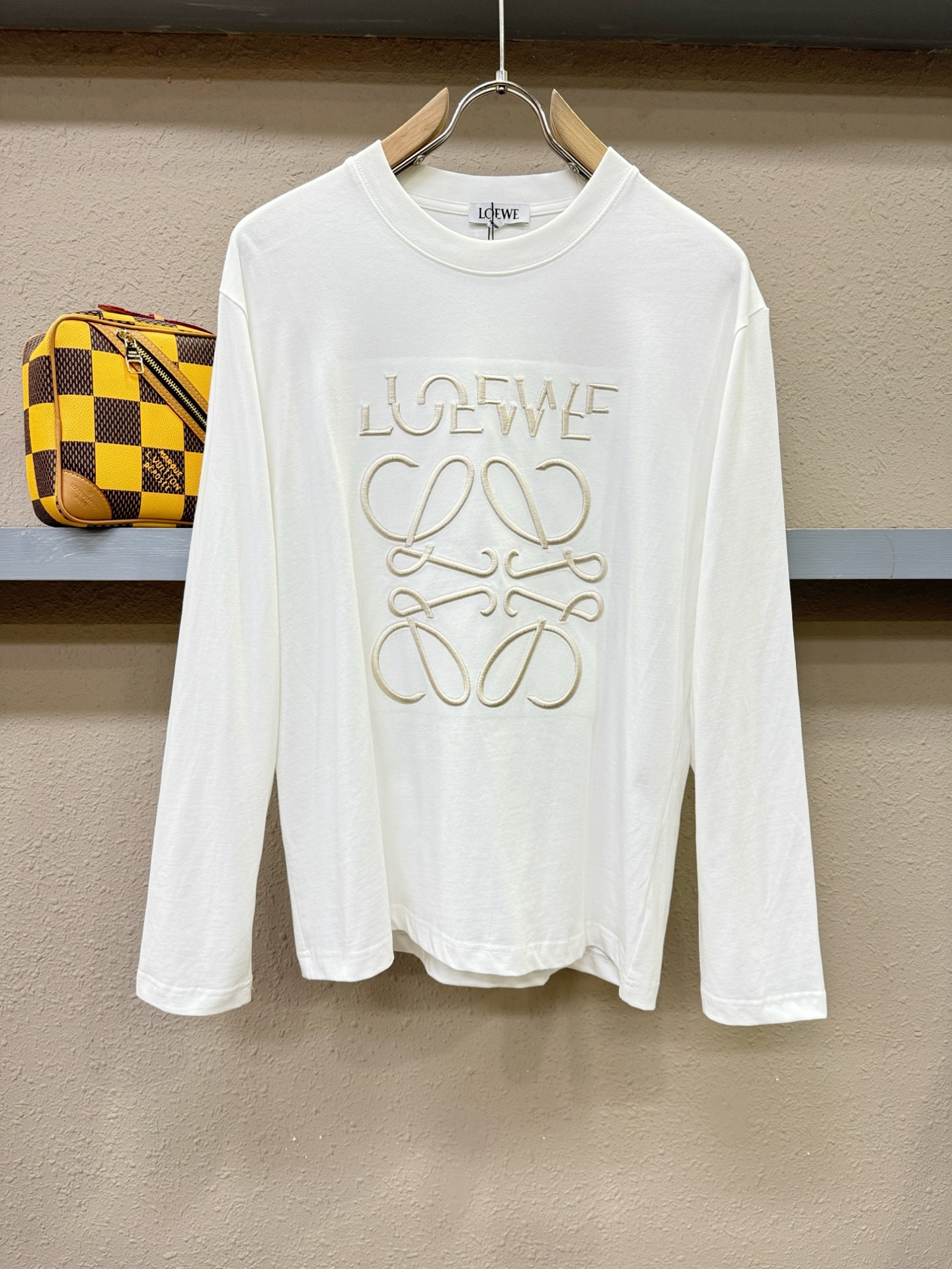 LOEWE罗意威 2025ss秋冬新品 长袖T恤，经典Logo设计，百搭款 官网同步发售 定制面料，柔软