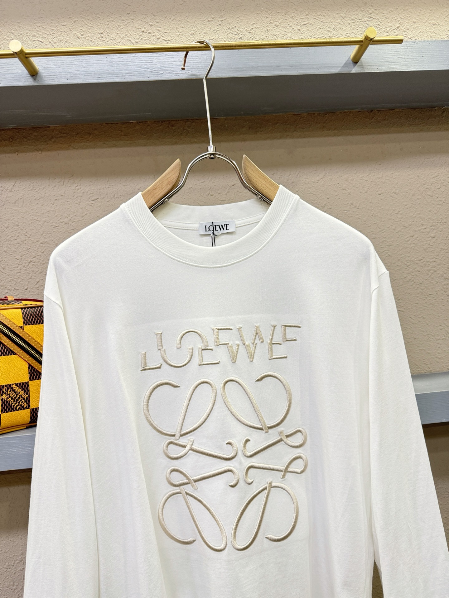 LOEWE罗意威 2025ss秋冬新品 长袖T恤，经典Logo设计，百搭款 官网同步发售 定制面料，柔软