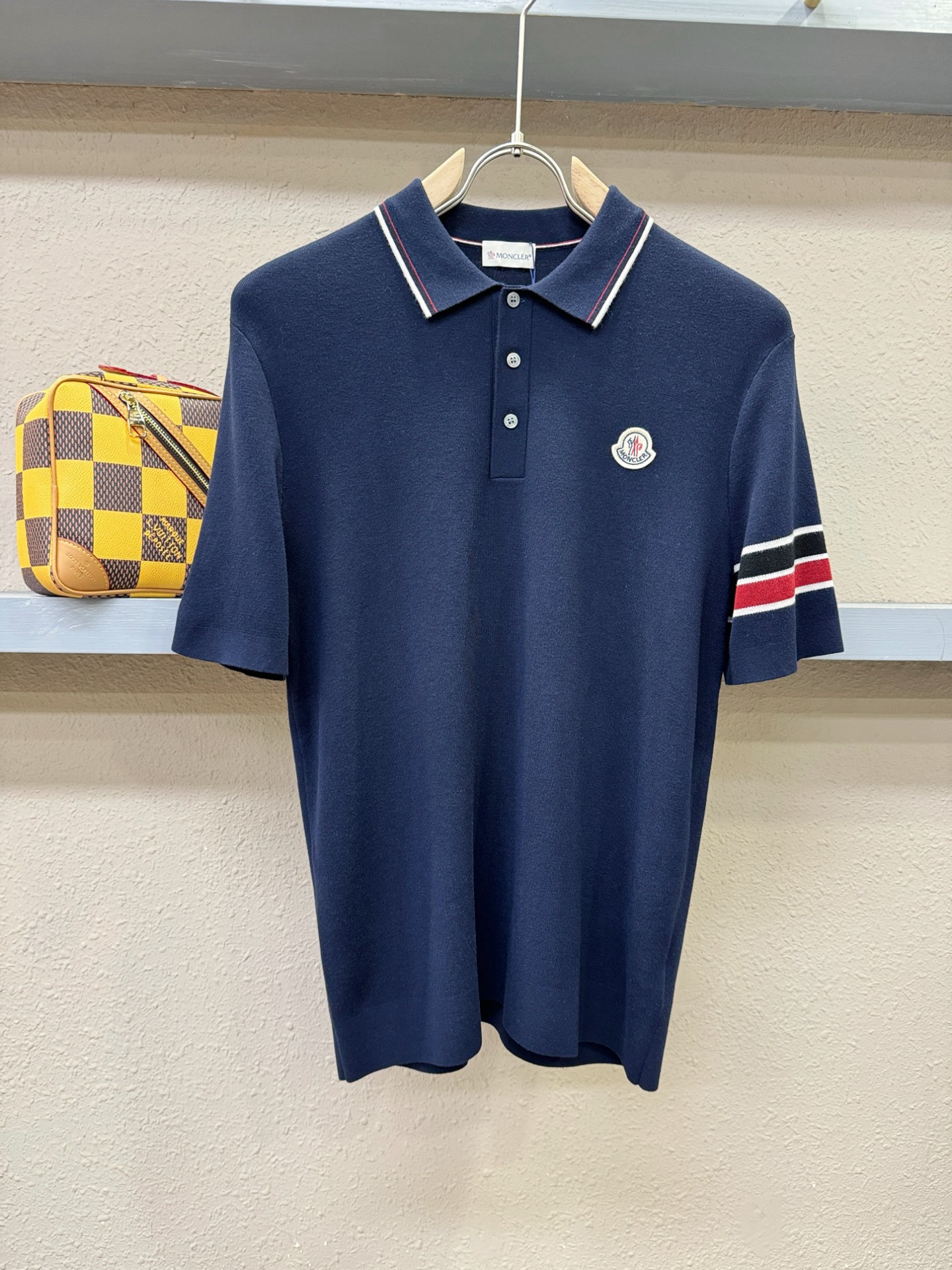 Moncler蒙口 顶级品质 2025秋冬新品短袖羊毛衫！短袖羊毛衫，桑蚕丝+绵羊毛面料，手感柔软。顶级