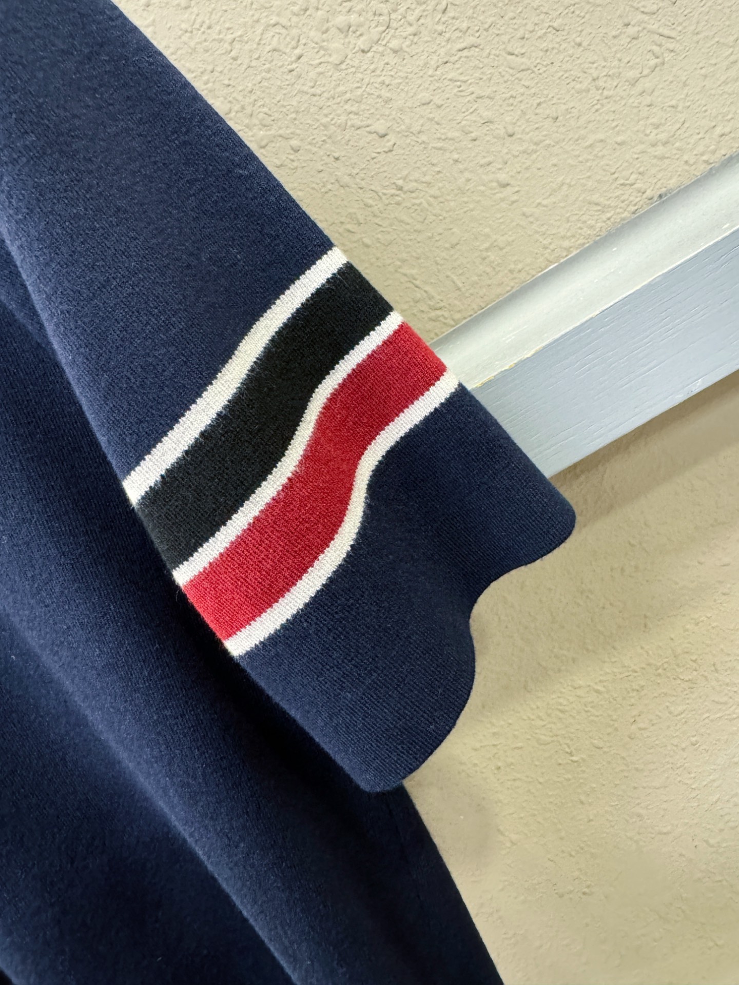 Moncler蒙口 顶级品质 2025秋冬新品短袖羊毛衫！短袖羊毛衫，桑蚕丝+绵羊毛面料，手感柔软。顶级