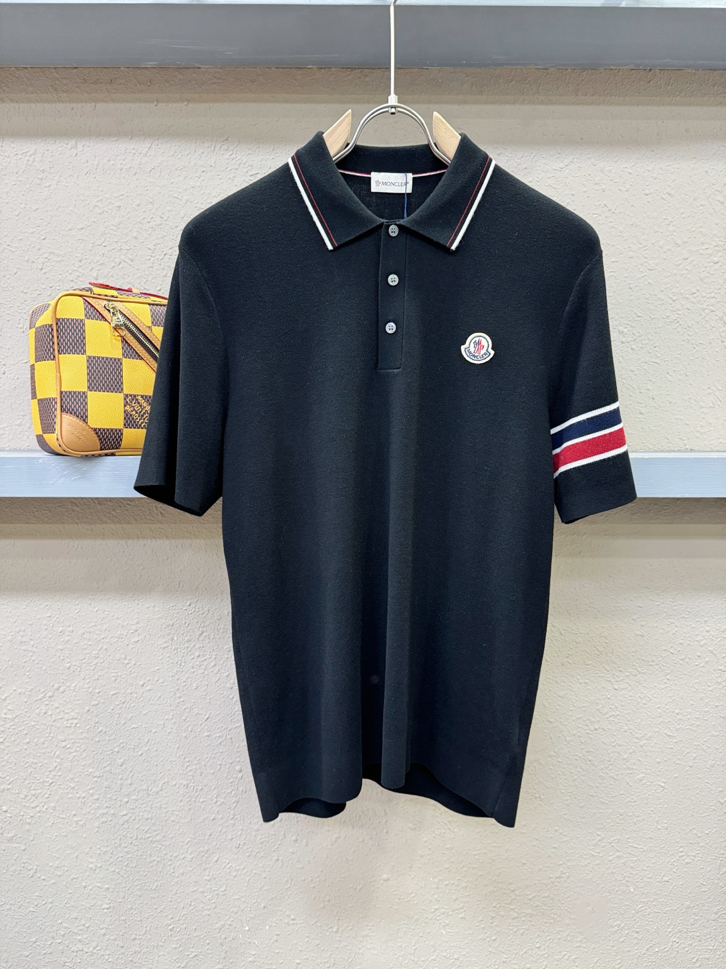 Moncler蒙口 顶级品质 2025秋冬新品短袖羊毛衫！打底短袖羊毛衫，桑蚕丝+绵羊毛面料，手感柔软。