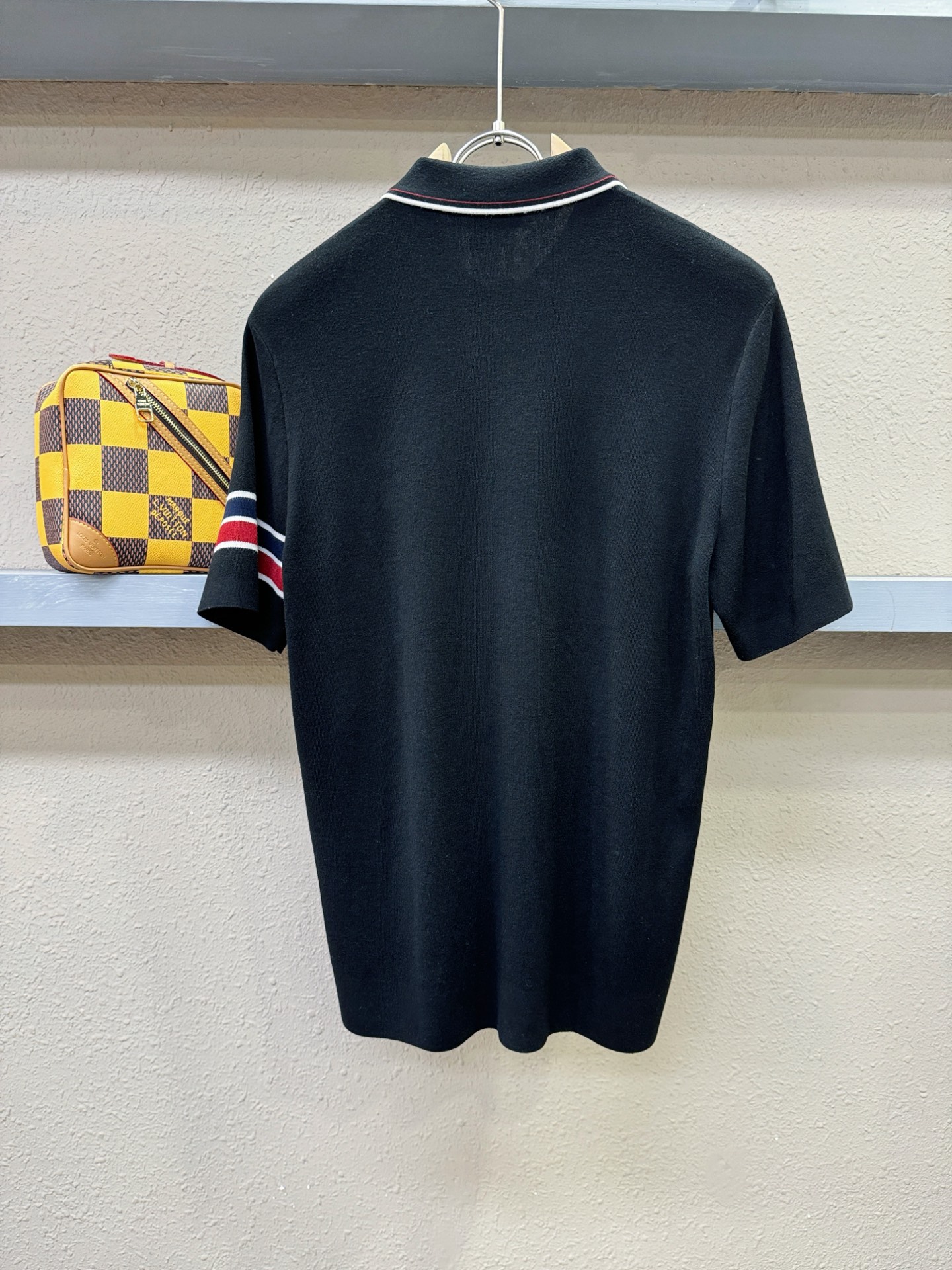 Moncler蒙口 顶级品质 2025秋冬新品短袖羊毛衫！打底短袖羊毛衫，桑蚕丝+绵羊毛面料，手感柔软。