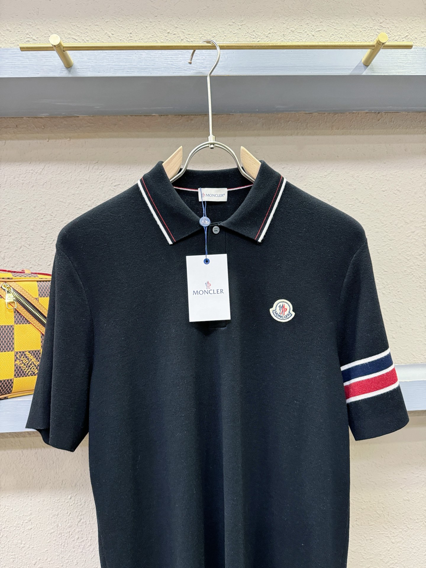 Moncler蒙口 顶级品质 2025秋冬新品短袖羊毛衫！打底短袖羊毛衫，桑蚕丝+绵羊毛面料，手感柔软。