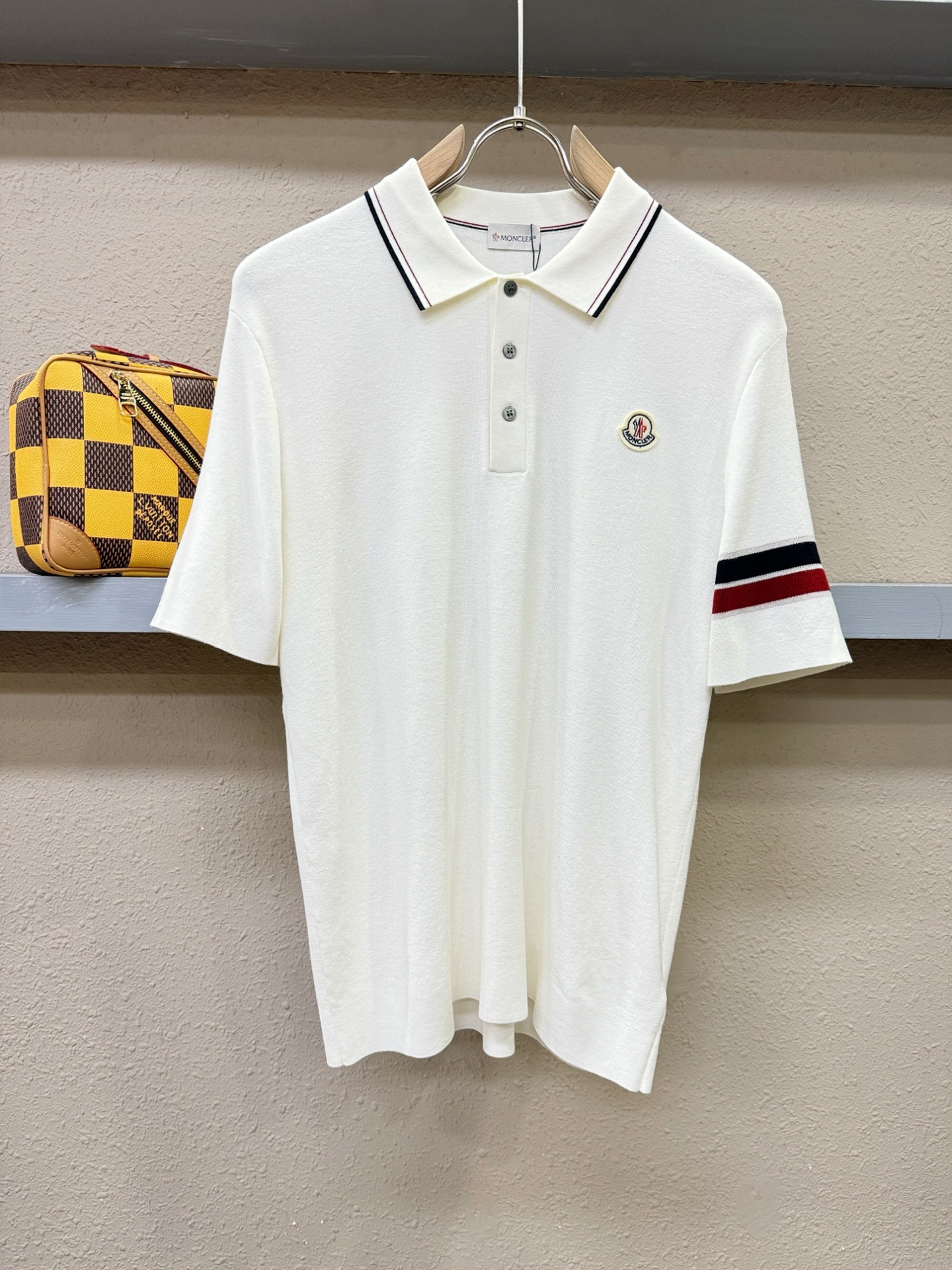 Moncler蒙口 顶级品质 2025秋冬新品短袖羊毛衫！打底短袖羊毛衫，桑蚕丝+绵羊毛面料，手感柔软。