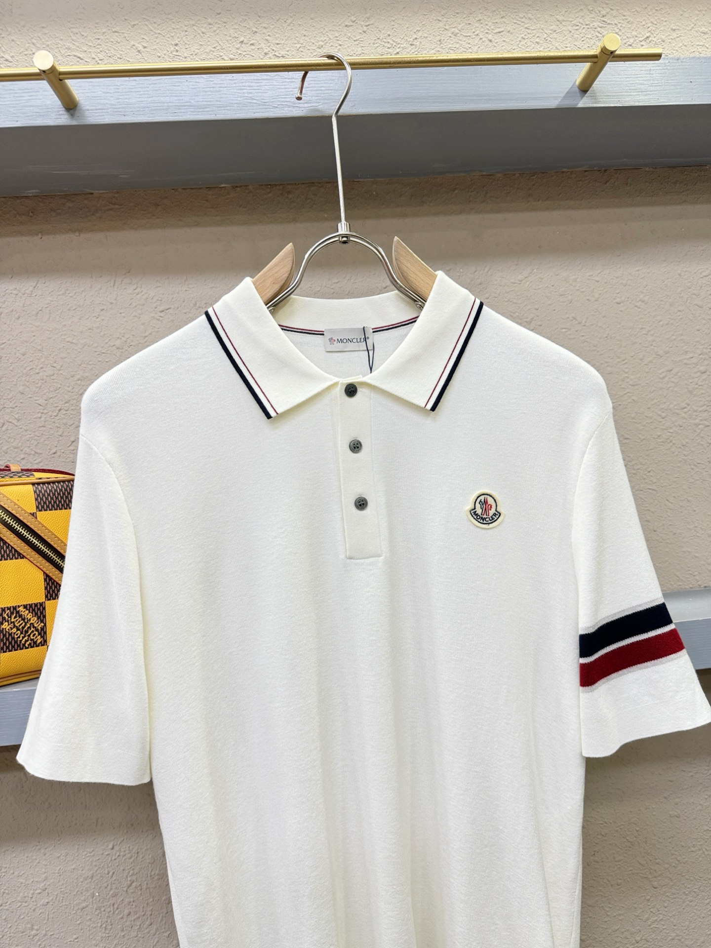 Moncler蒙口 顶级品质 2025秋冬新品短袖羊毛衫！打底短袖羊毛衫，桑蚕丝+绵羊毛面料，手感柔软。