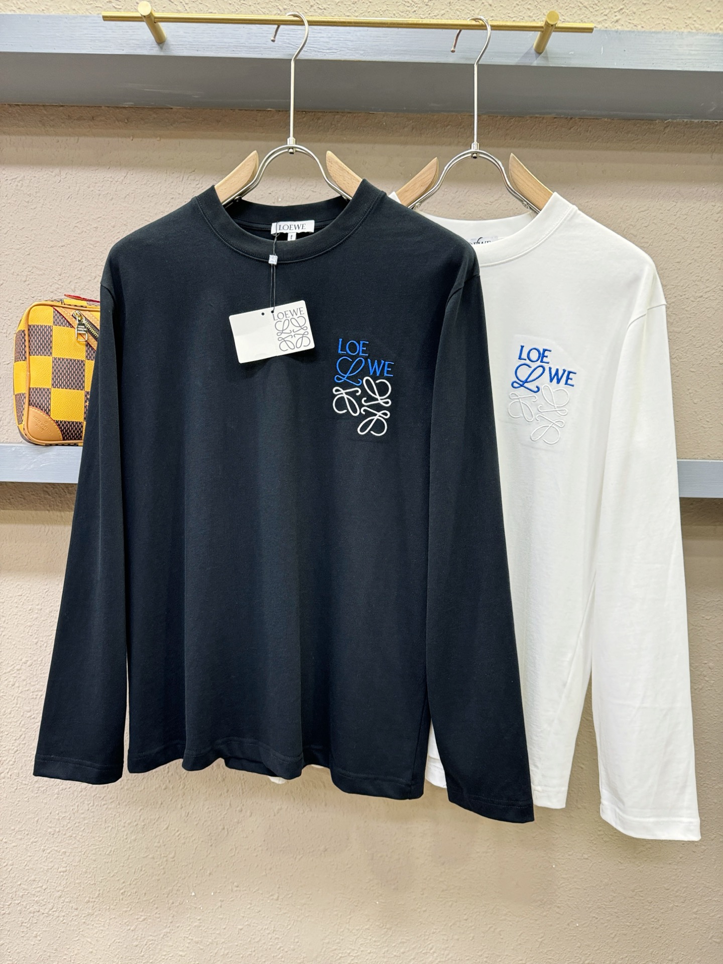 LOEWE罗意威 2025ss秋冬新品 长袖T恤，经典Logo设计，百搭款 官网同步发售 定制面料，柔软