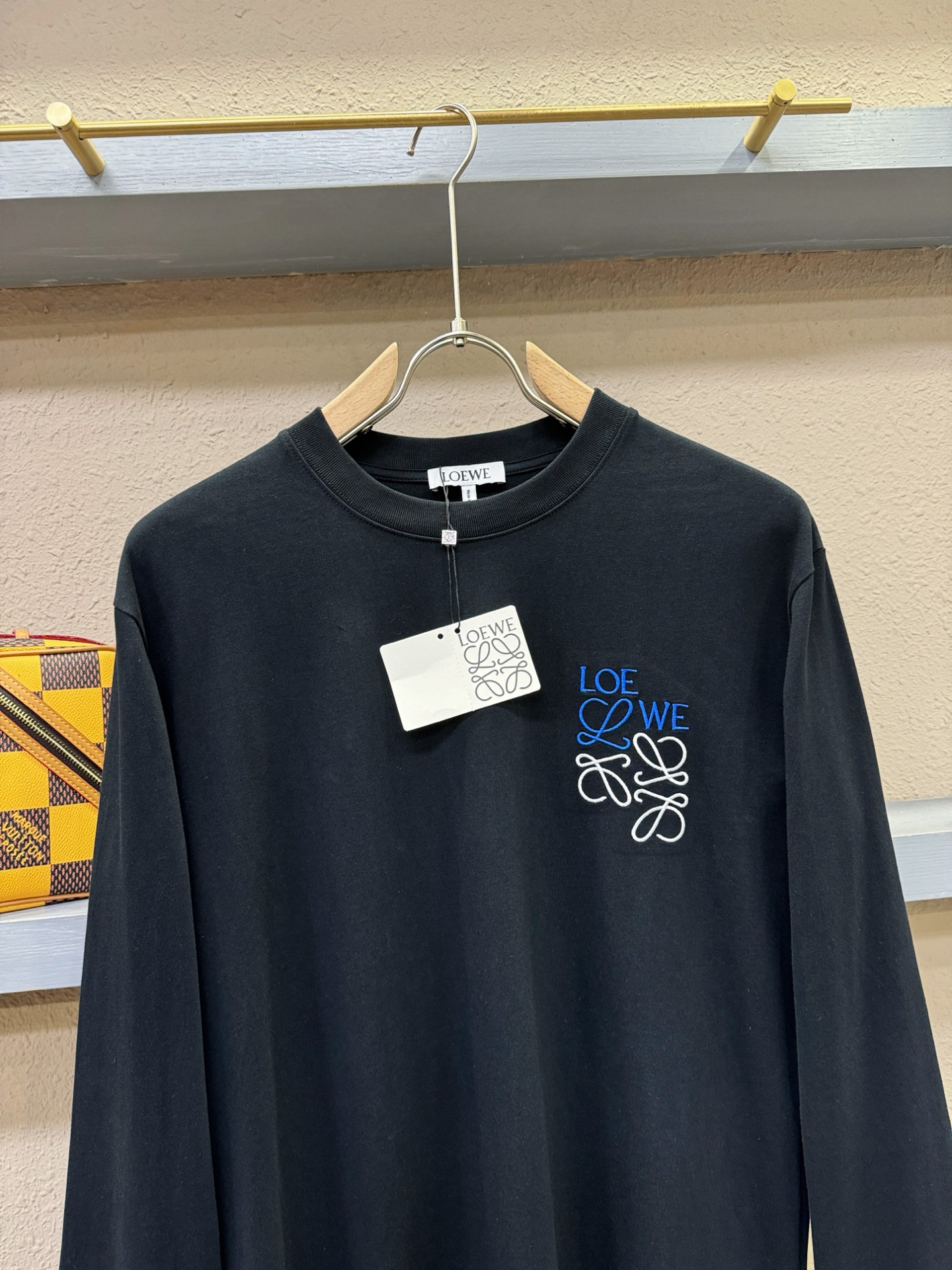 LOEWE罗意威 2025ss秋冬新品 长袖T恤，经典Logo设计，百搭款 官网同步发售 定制面料，柔软