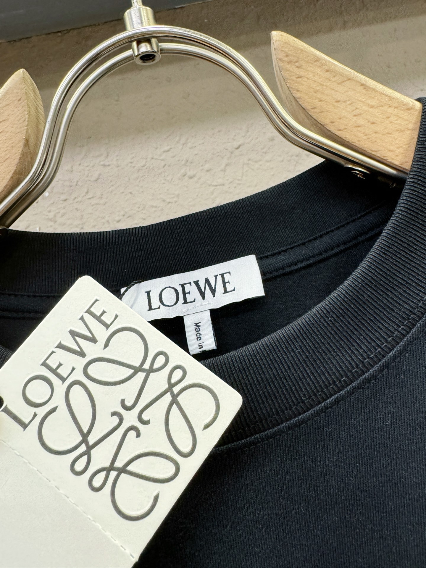 LOEWE罗意威 2025ss秋冬新品 长袖T恤，经典Logo设计，百搭款 官网同步发售 定制面料，柔软