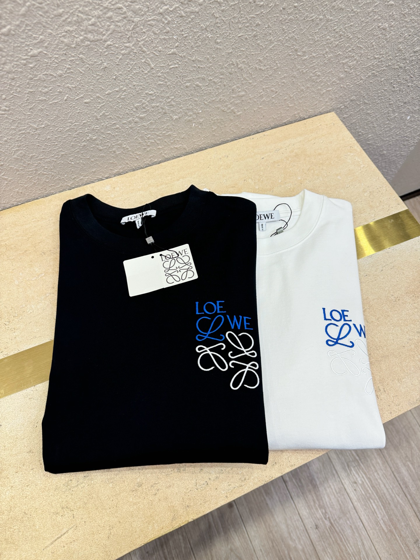 LOEWE罗意威 2025ss秋冬新品 长袖T恤，经典Logo设计，百搭款 官网同步发售 定制面料，柔软