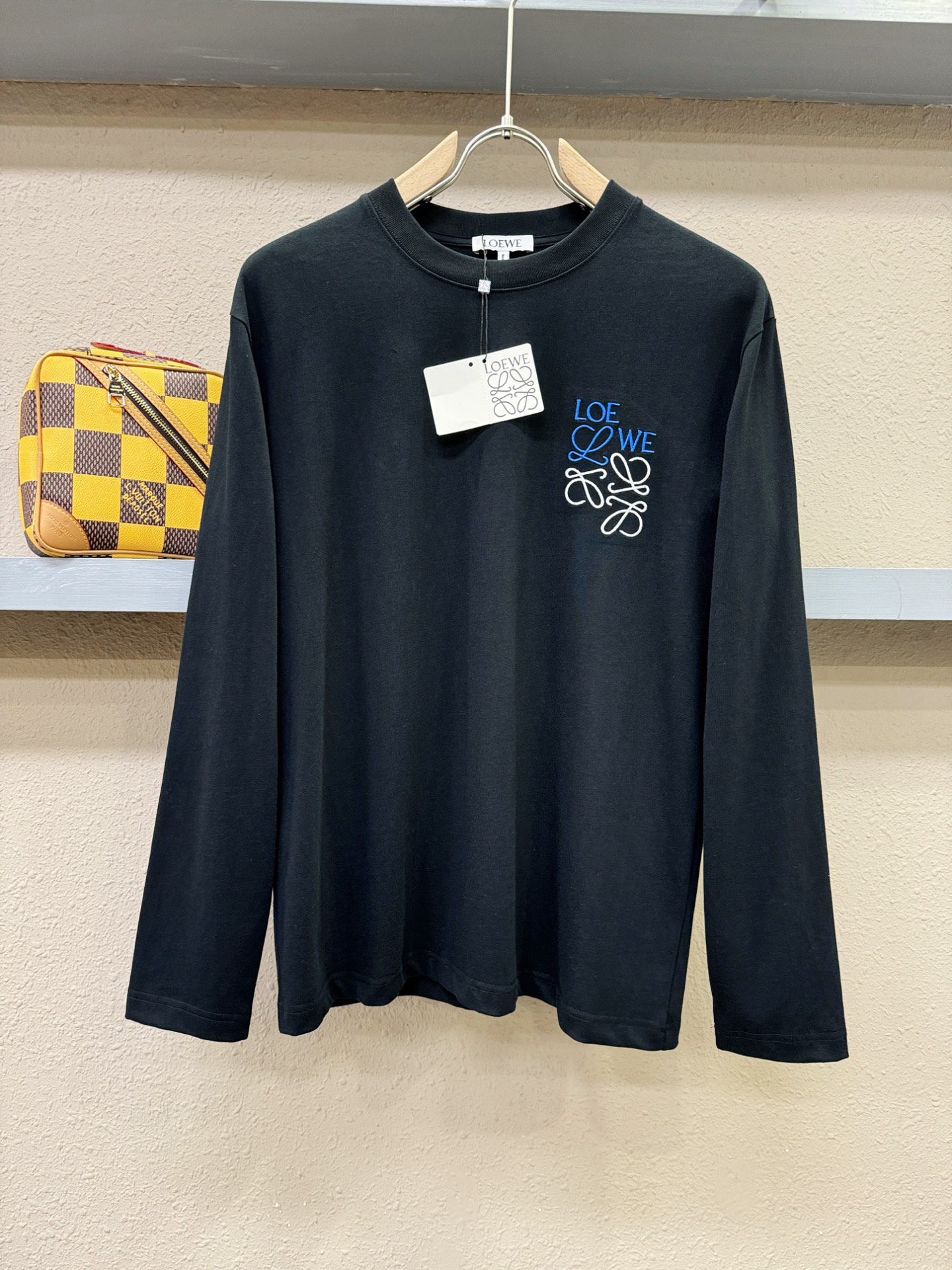 LOEWE罗意威 2025ss秋冬新品 长袖T恤，经典Logo设计，百搭款 官网同步发售 定制面料，柔软