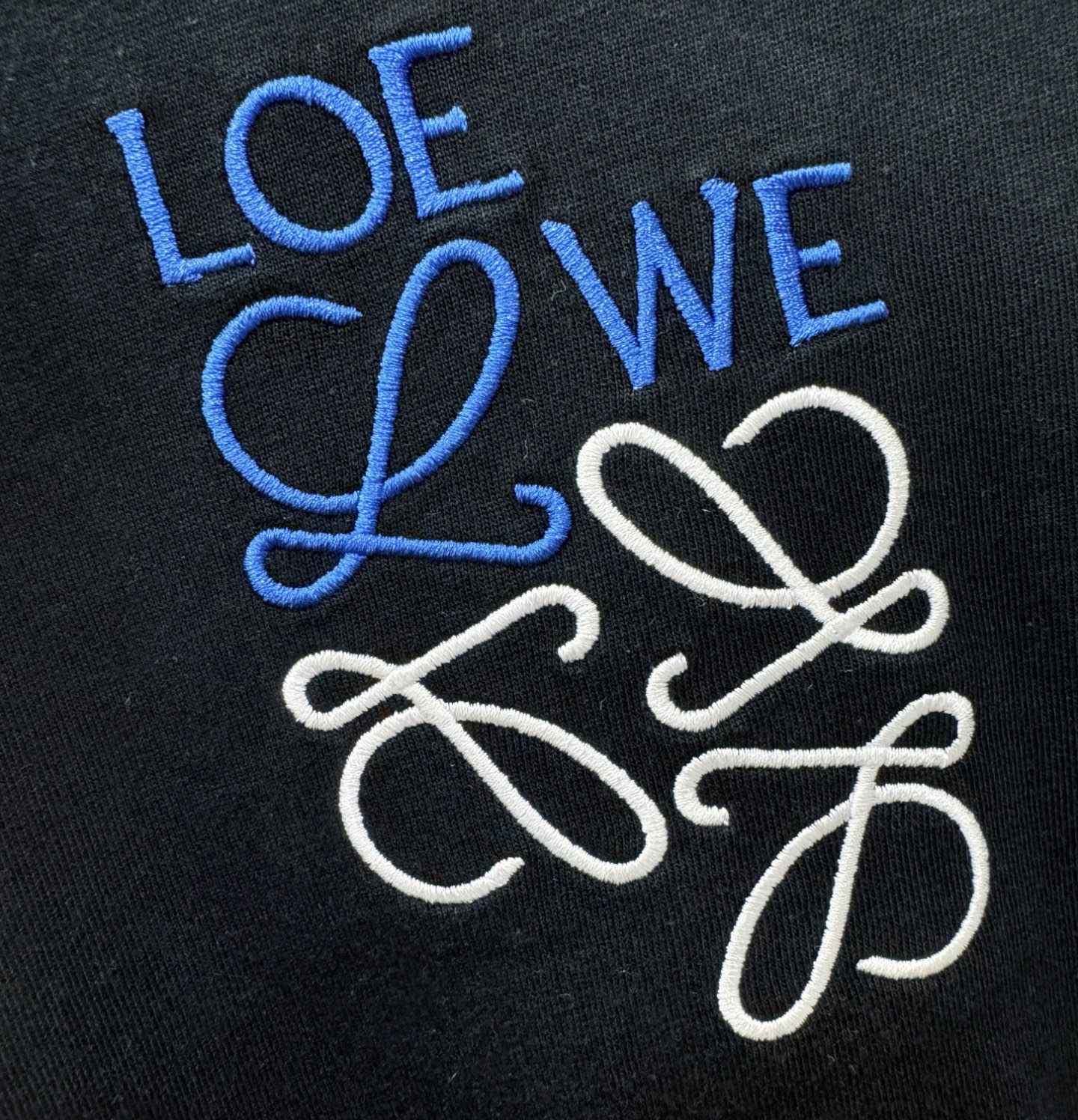 LOEWE罗意威 2025ss秋冬新品 长袖T恤，经典Logo设计，百搭款 官网同步发售 定制面料，柔软