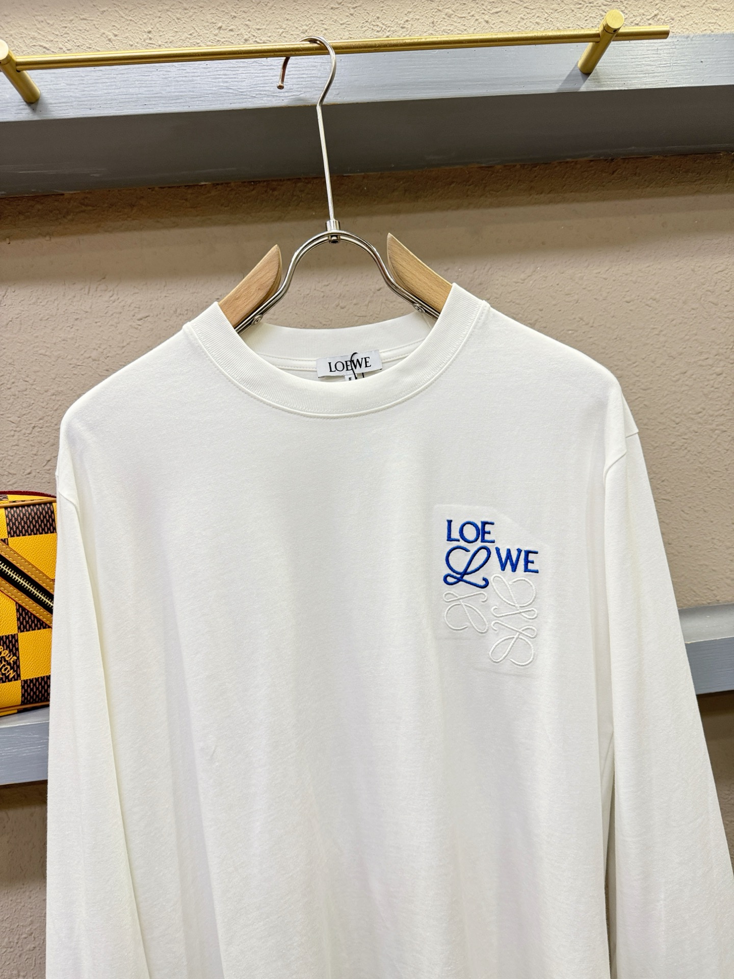 LOEWE罗意威 2025ss秋冬新品 长袖T恤，经典Logo设计，百搭款 官网同步发售 定制面料，柔软
