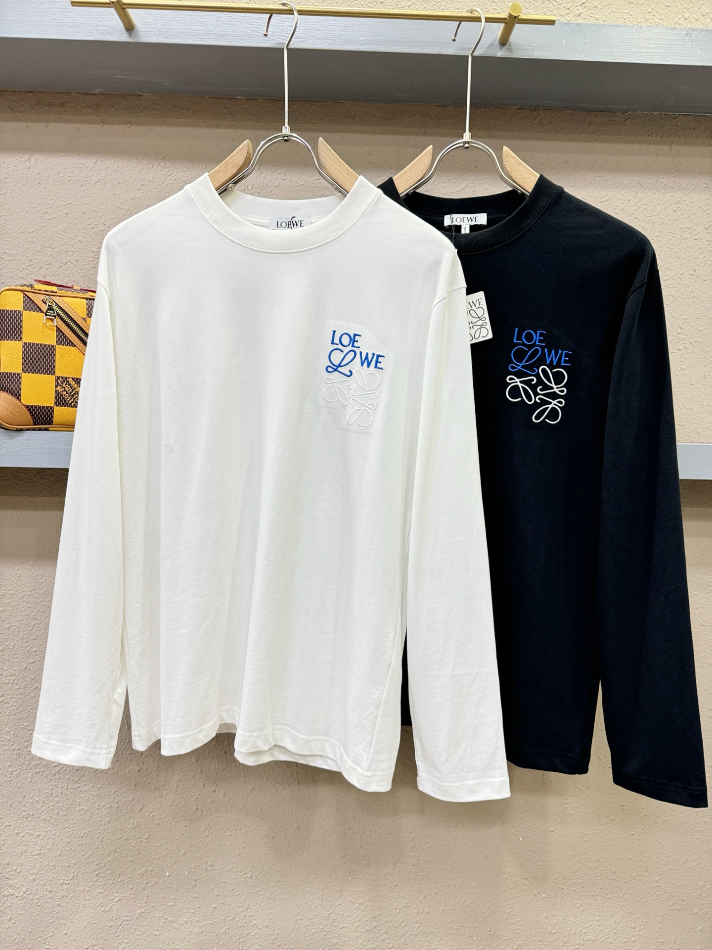 LOEWE罗意威 2025ss秋冬新品 长袖T恤，经典Logo设计，百搭款 官网同步发售 定制面料，柔软