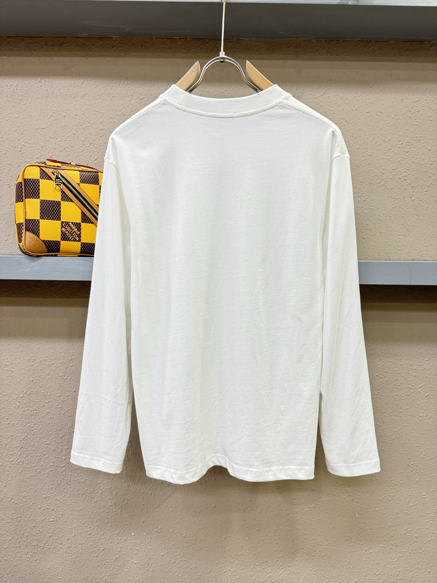 LOEWE罗意威 2025ss秋冬新品 长袖T恤，经典Logo设计，百搭款 官网同步发售 定制面料，柔软