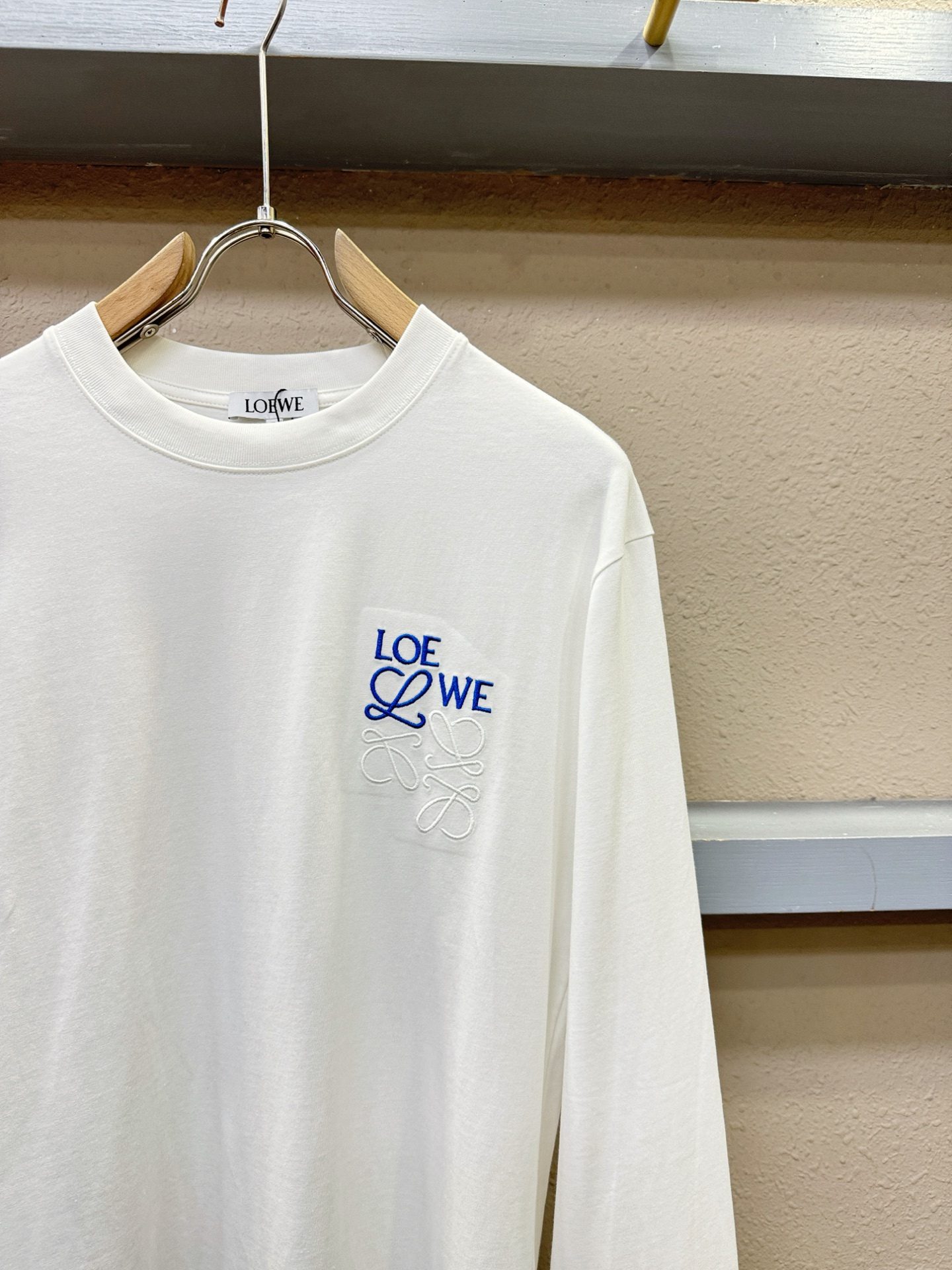 LOEWE罗意威 2025ss秋冬新品 长袖T恤，经典Logo设计，百搭款 官网同步发售 定制面料，柔软