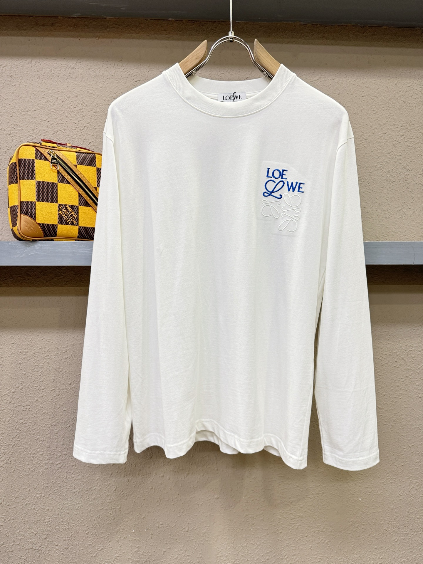 LOEWE罗意威 2025ss秋冬新品 长袖T恤，经典Logo设计，百搭款 官网同步发售 定制面料，柔软