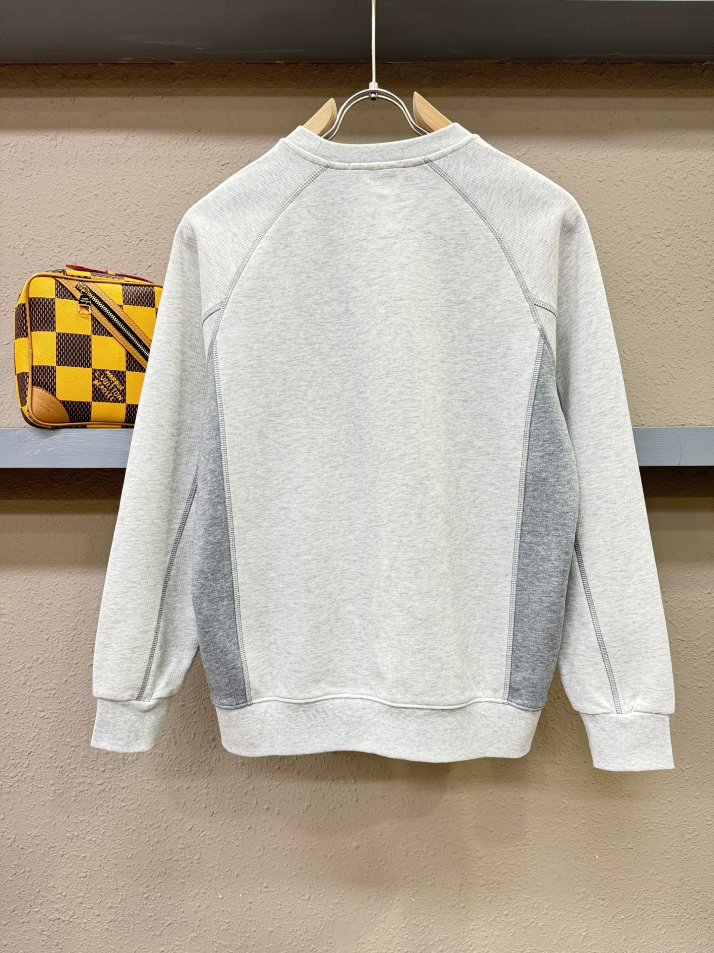 BC布鲁提 2025ss秋季新品 长袖卫衣，经典Logo设计，百搭款 官网同步发售 定制面料，柔软细腻，