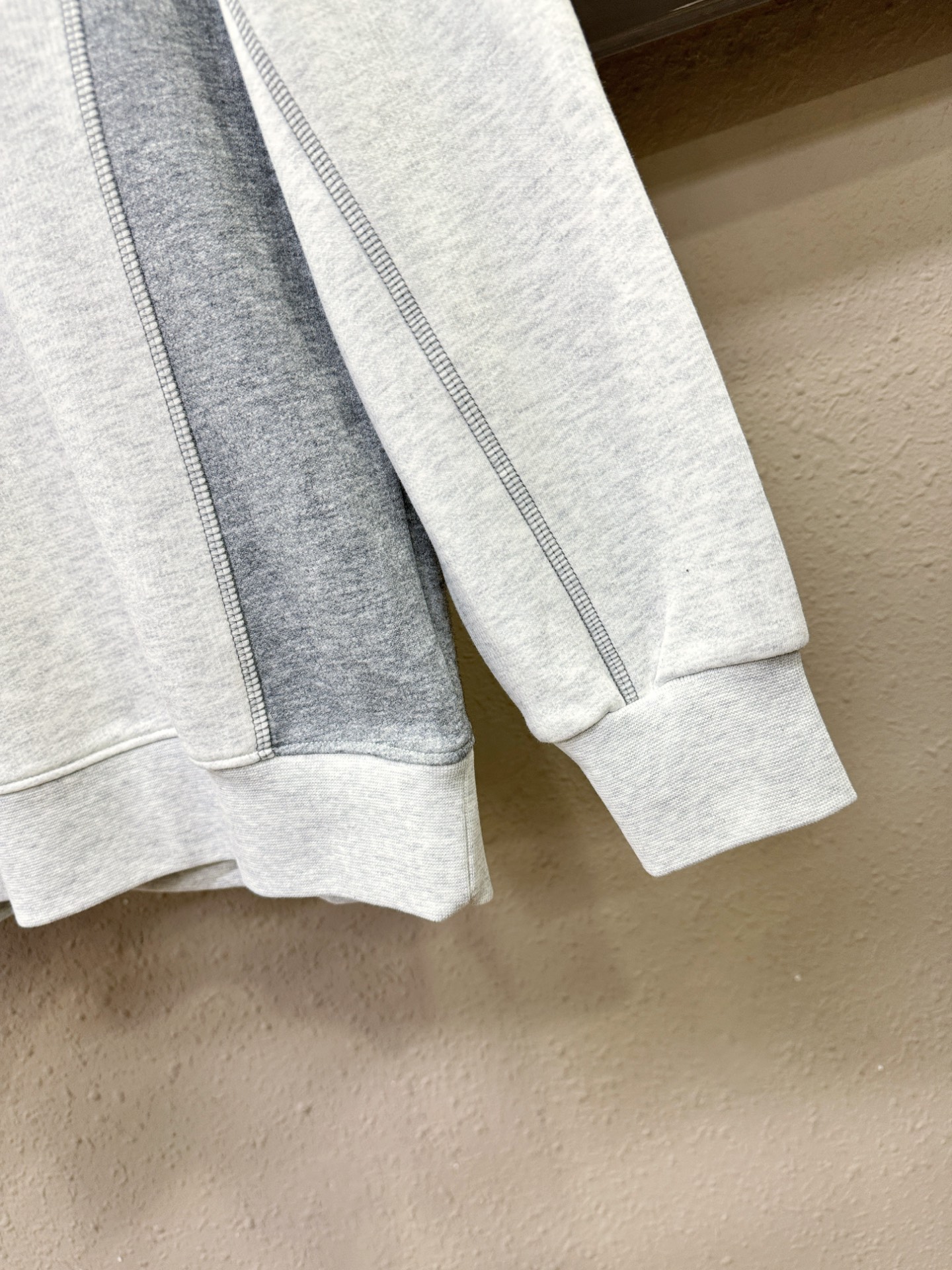 BC布鲁提 2025ss秋季新品 长袖卫衣，经典Logo设计，百搭款 官网同步发售 定制面料，柔软细腻，