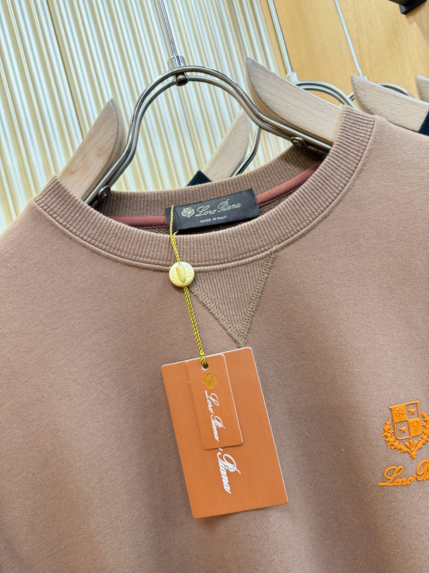 Loro Piana诺悠翩雅 2025秋冬新品长袖卫衣，经典Logo设计，百搭款 官网同步发售，柔软细腻