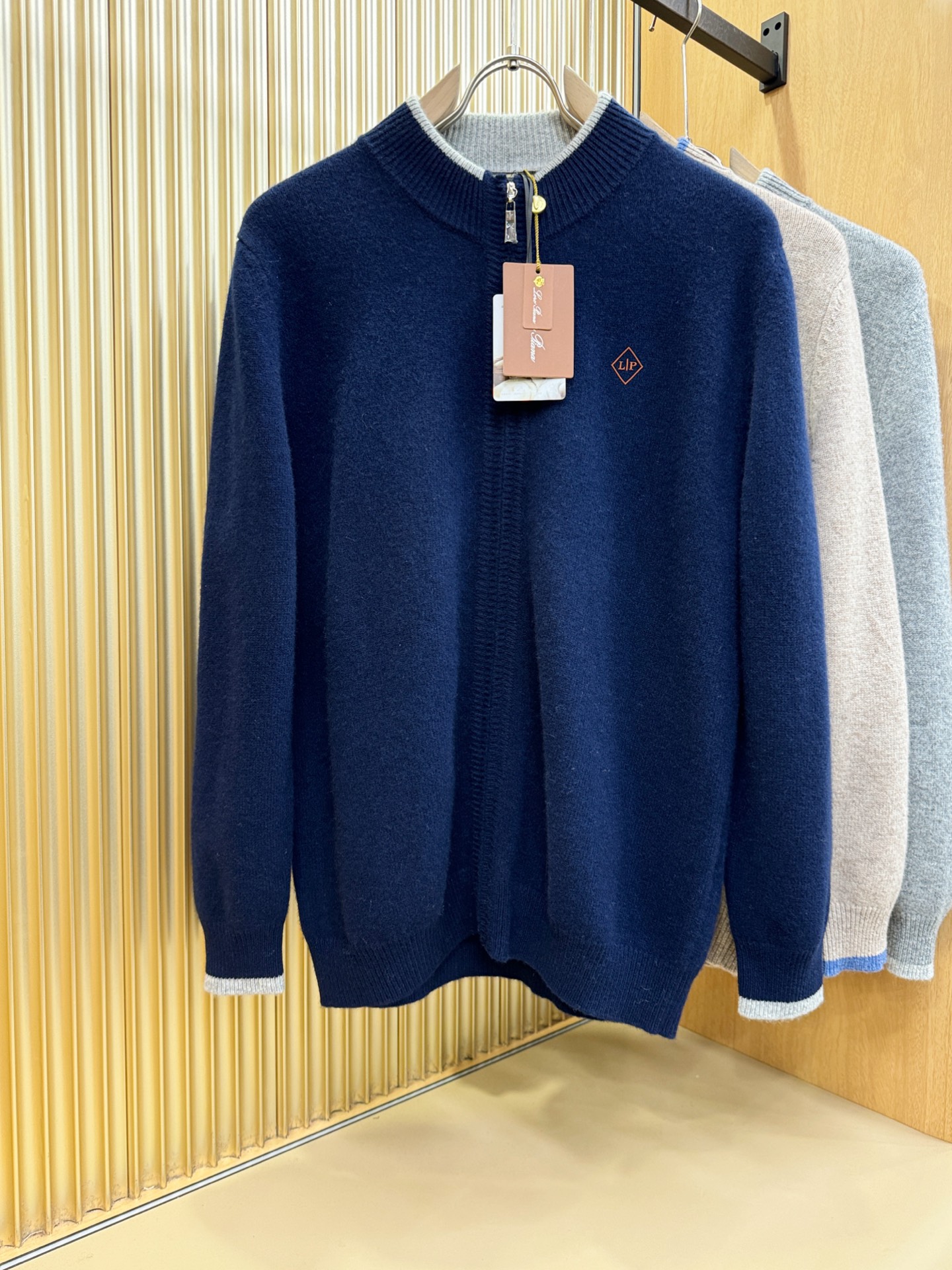 Loro Piana诺悠翩雅 新品爆款 2025秋冬新品拉链羊毛毛衣 澳洲美利奴羊毛，胸前品牌Golo经