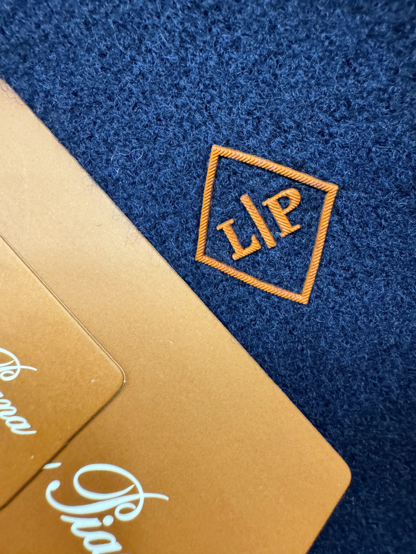 Loro Piana诺悠翩雅 新品爆款 2025秋冬新品拉链羊毛毛衣 澳洲美利奴羊毛，胸前品牌Golo经